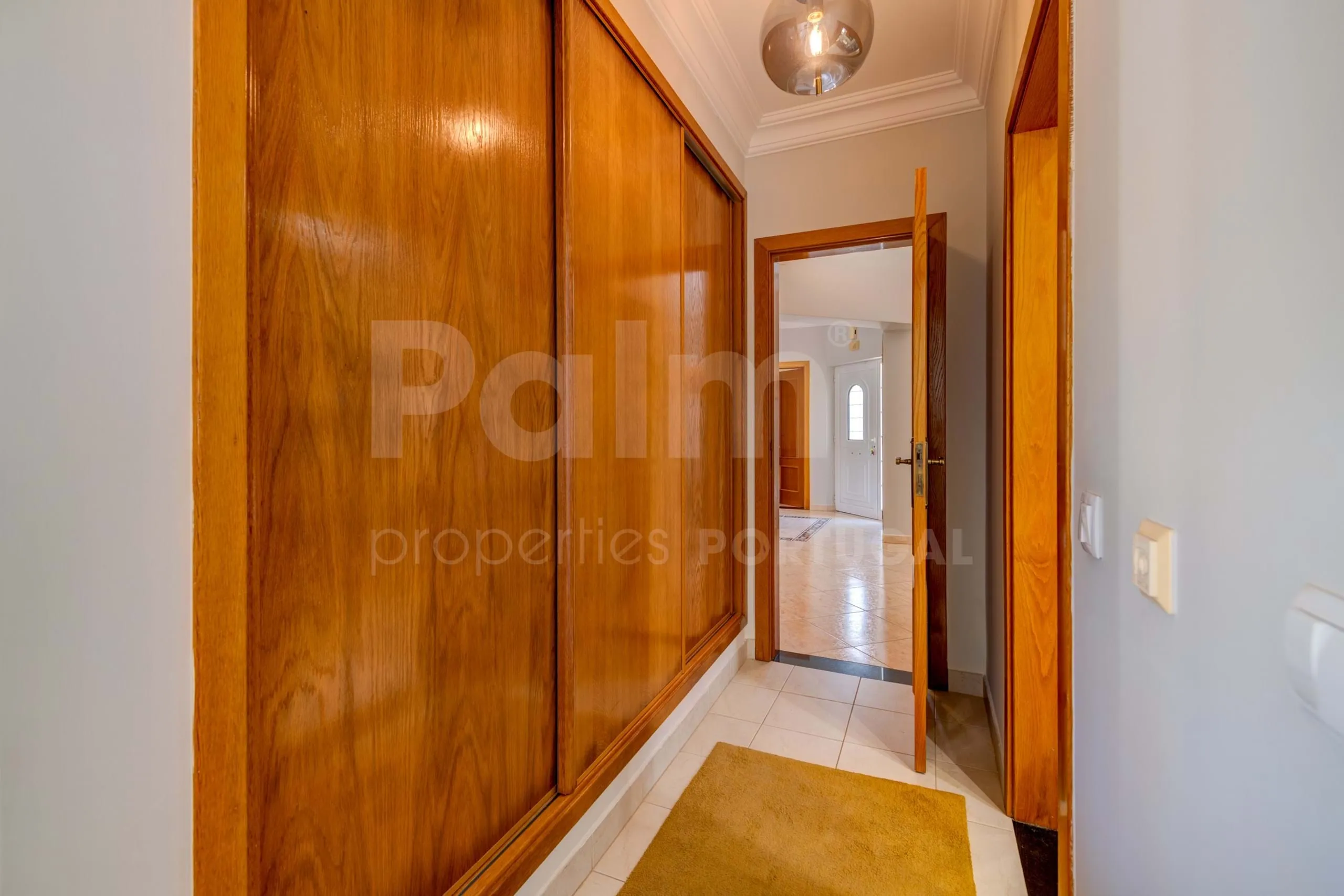 Elegante villa de 3 dormitorios con piscina y jardín cerca de la costa del Algarve - Ver imagen 41 de 70