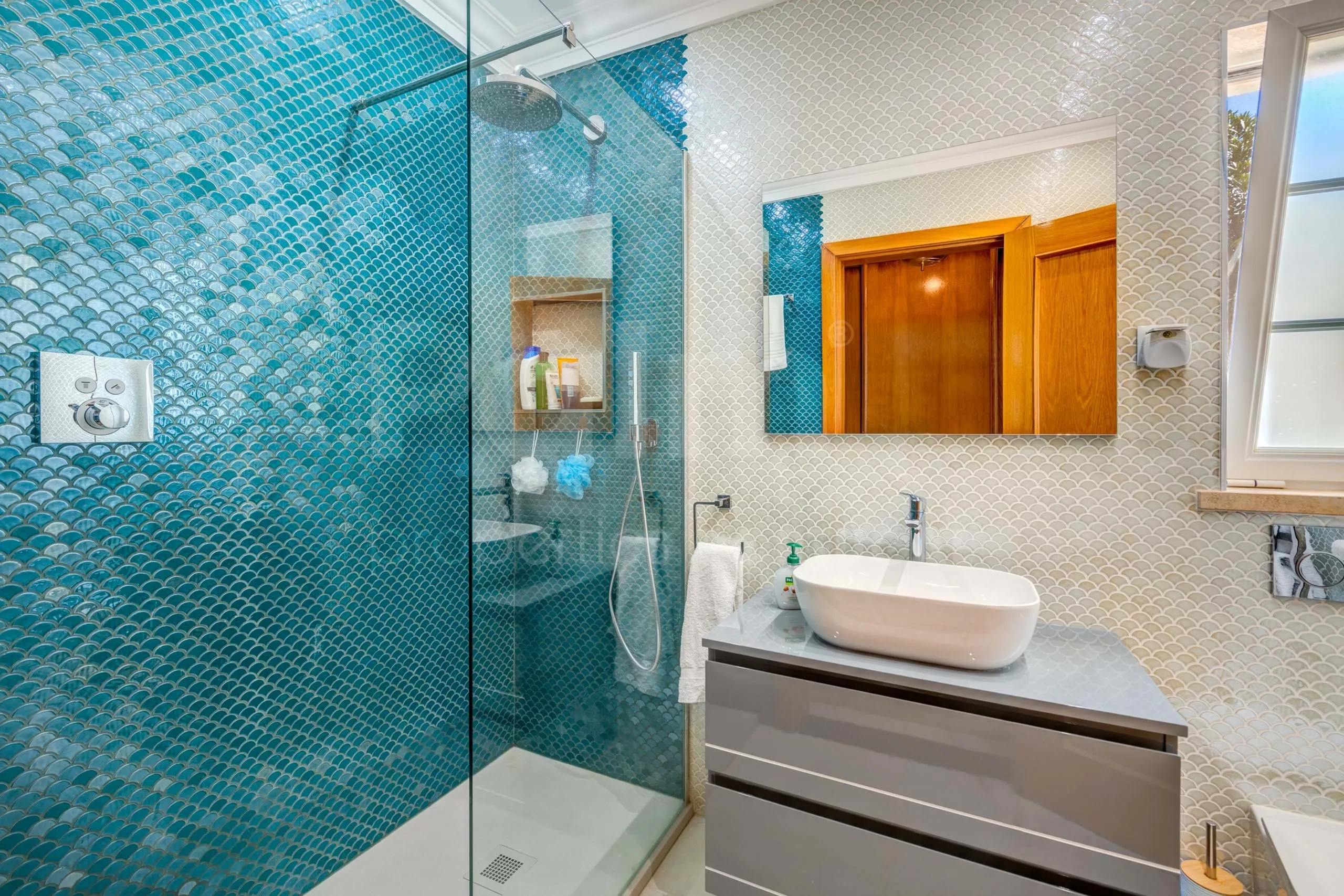 Elegante villa de 3 dormitorios con piscina y jardín cerca de la costa del Algarve - Ver imagen 42 de 70