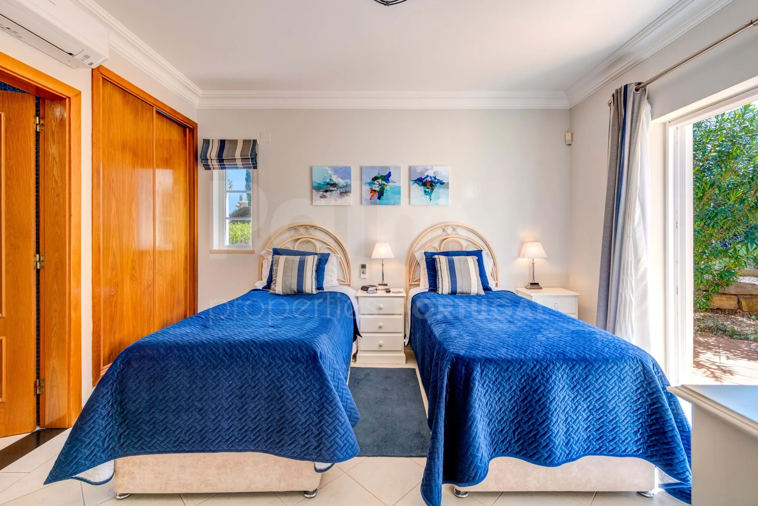 Elegante villa de 3 dormitorios con piscina y jardín cerca de la costa del Algarve - Ver imagen 44 de 70