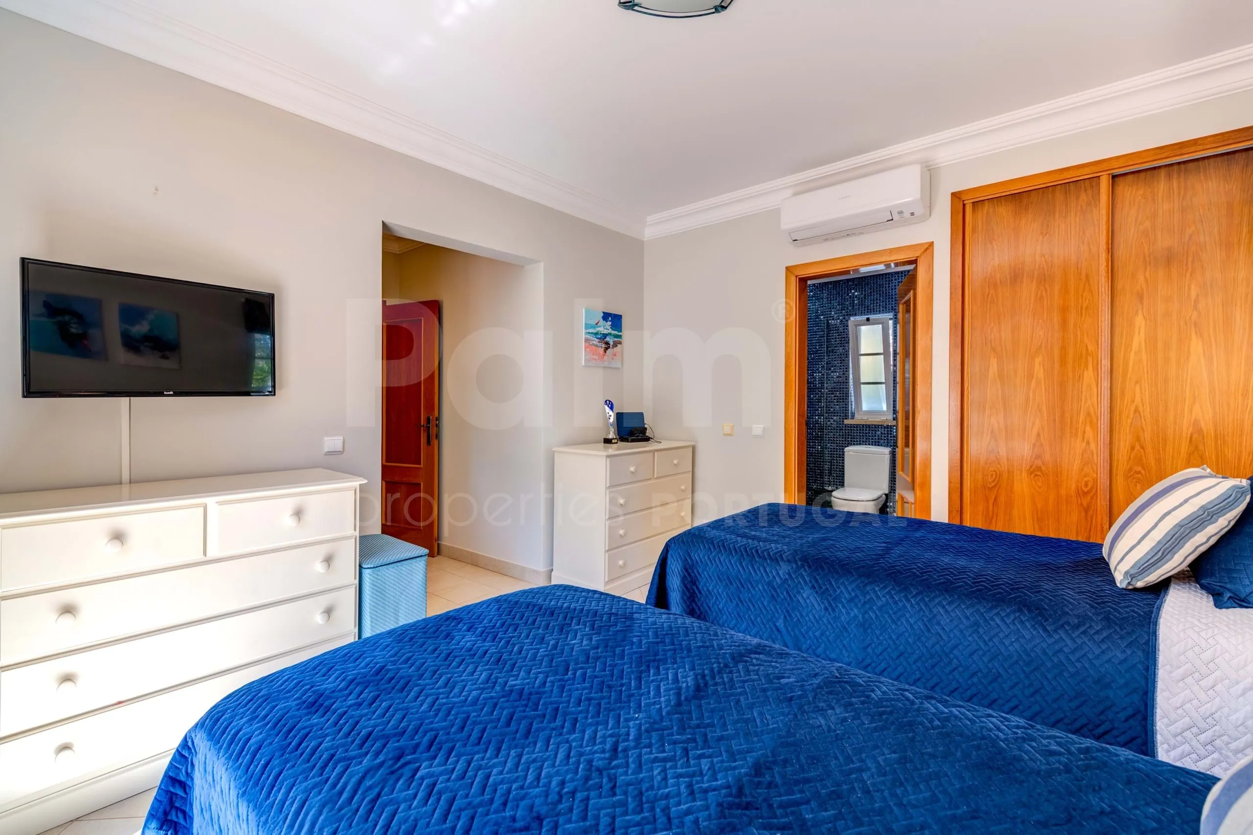 Elegante villa de 3 dormitorios con piscina y jardín cerca de la costa del Algarve - Ver imagen 46 de 70