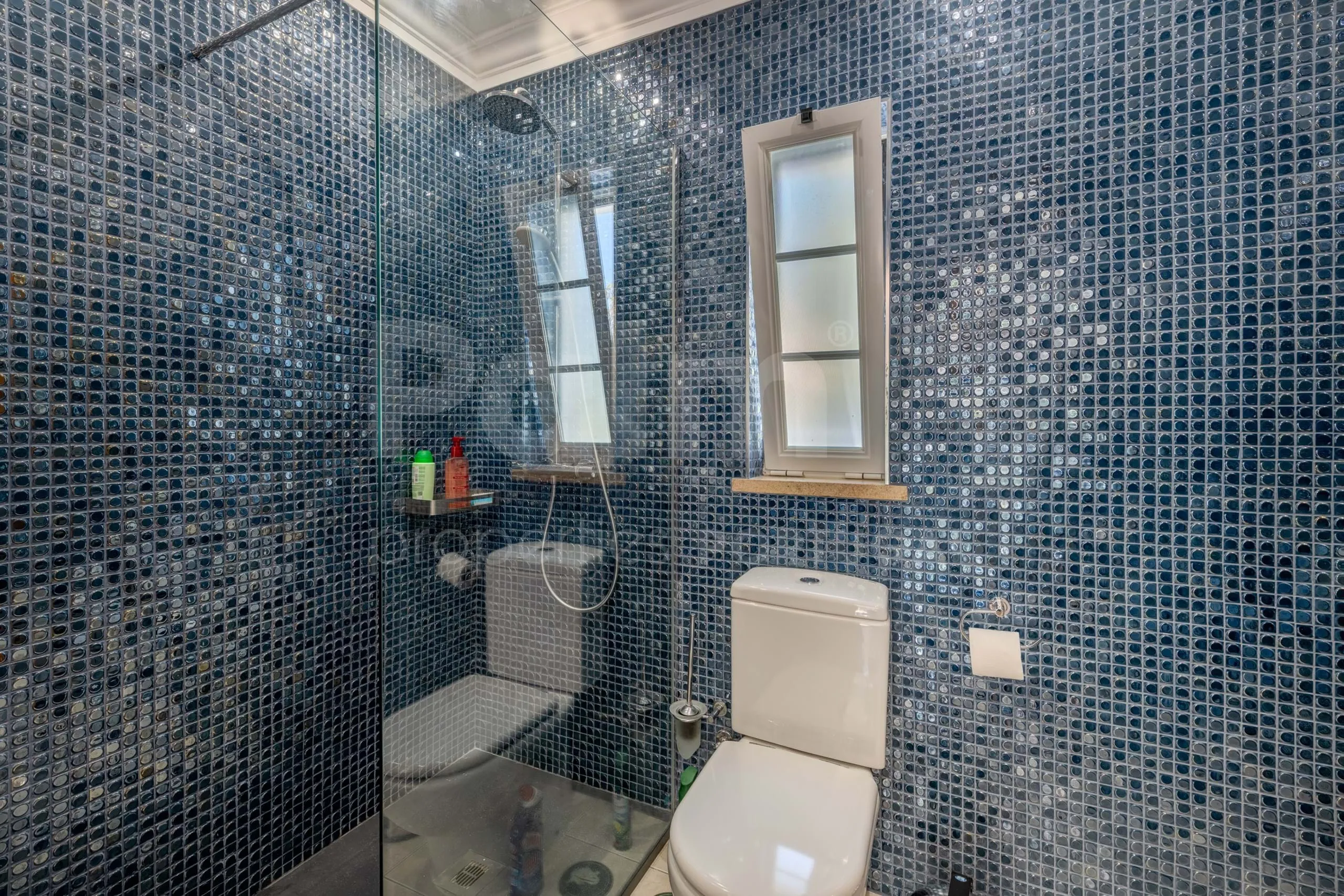 Elegante villa de 3 dormitorios con piscina y jardín cerca de la costa del Algarve - Ver imagen 47 de 70