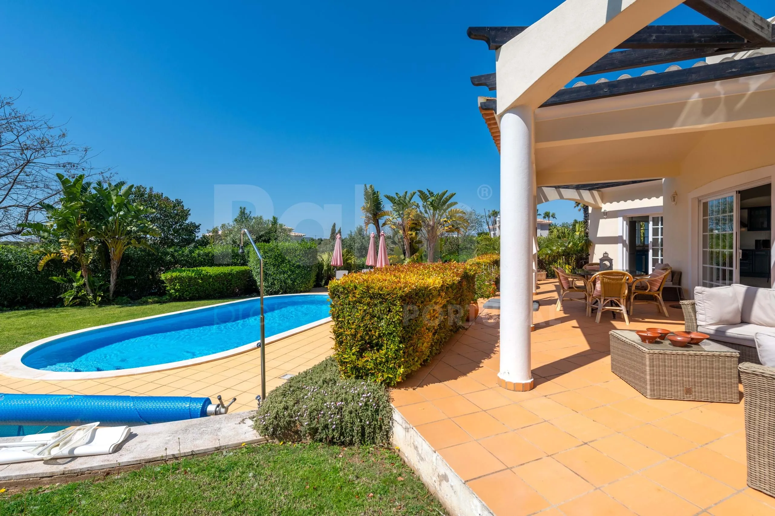 Elegante villa de 3 dormitorios con piscina y jardín cerca de la costa del Algarve - Ver imagen 53 de 70