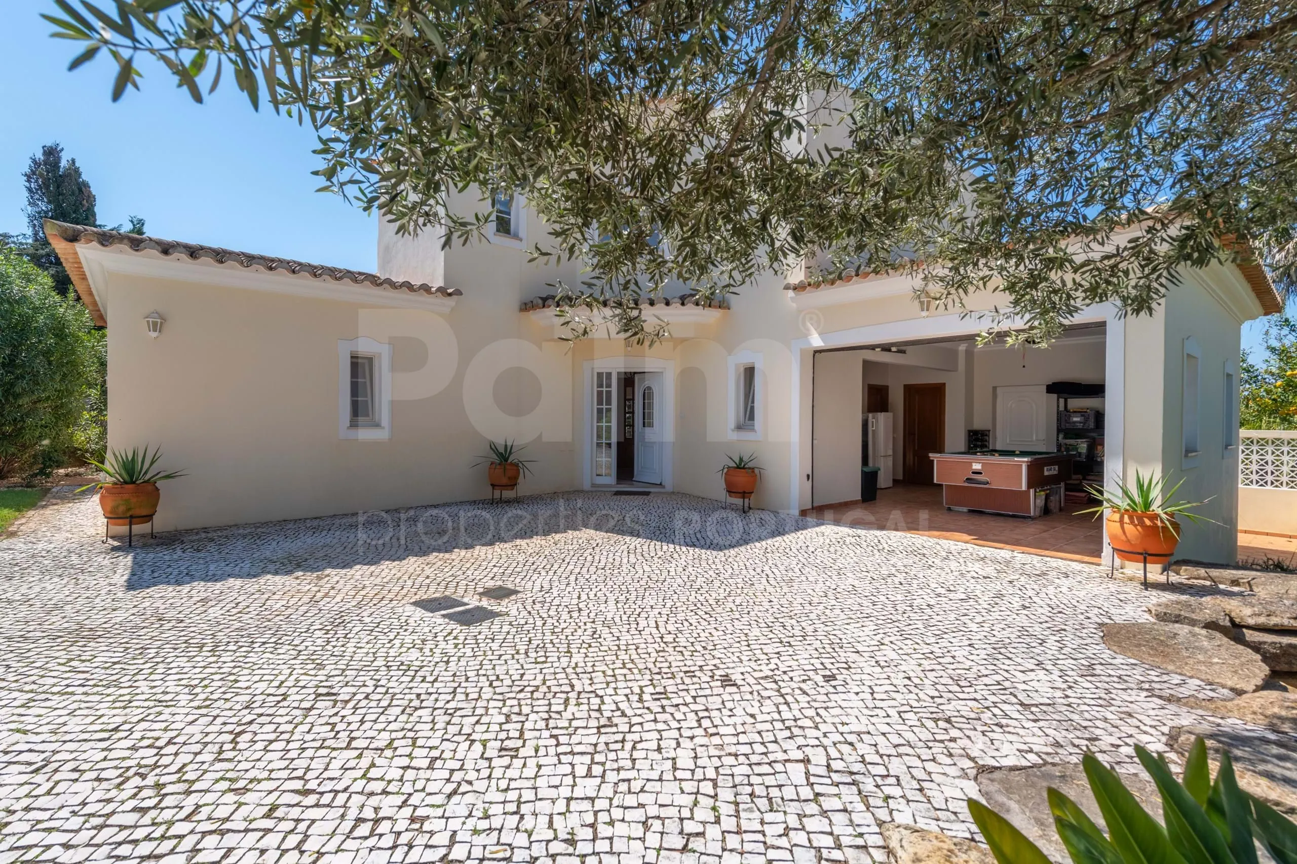 Elegante villa de 3 dormitorios con piscina y jardín cerca de la costa del Algarve - Ver imagen 59 de 70