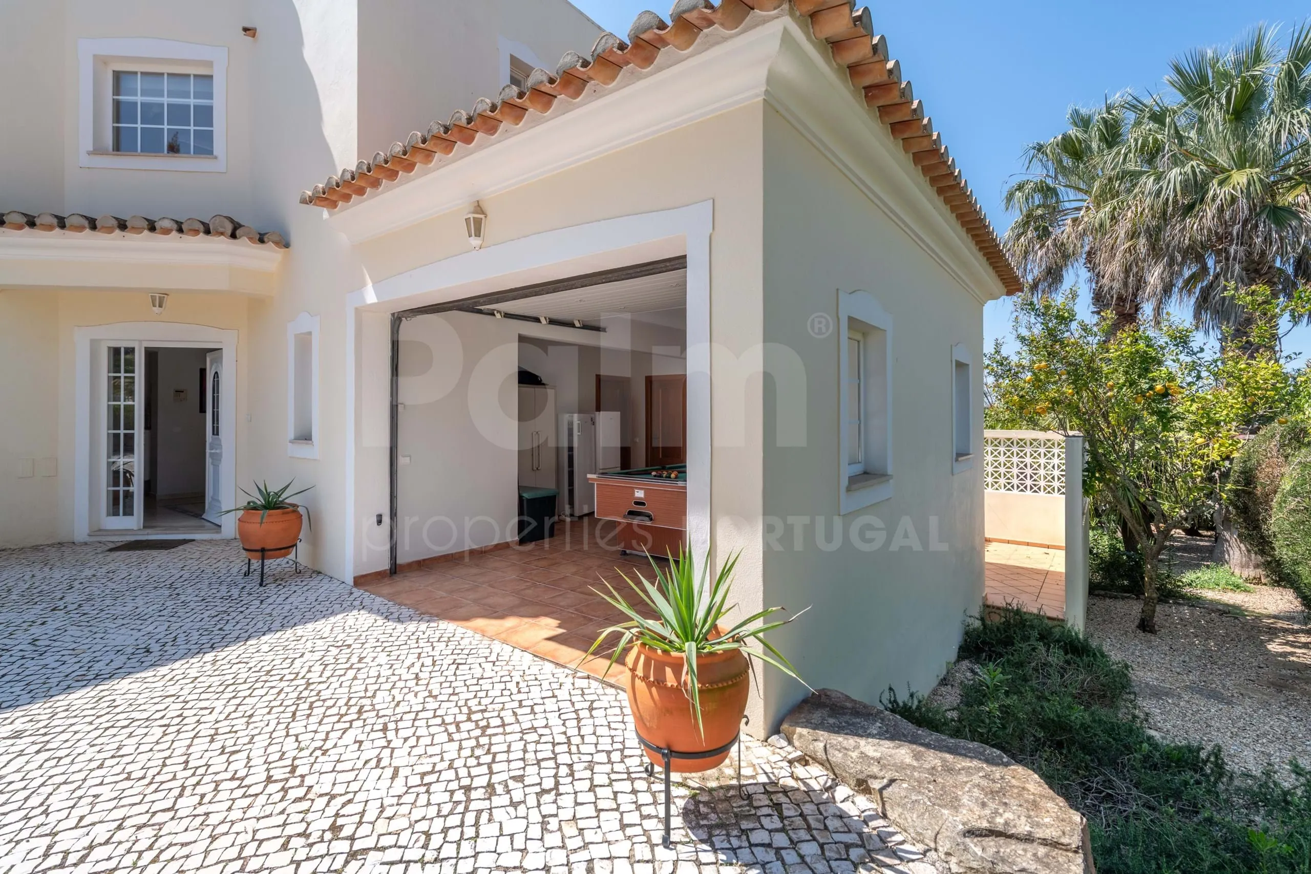 Elegante villa de 3 dormitorios con piscina y jardín cerca de la costa del Algarve - Ver imagen 60 de 70