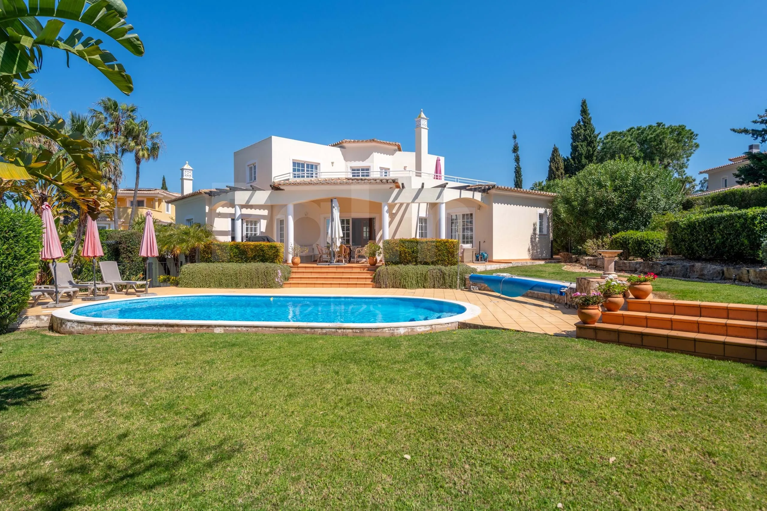 Elegante villa de 3 dormitorios con piscina y jardín cerca de la costa del Algarve - Ver imagen 64 de 70
