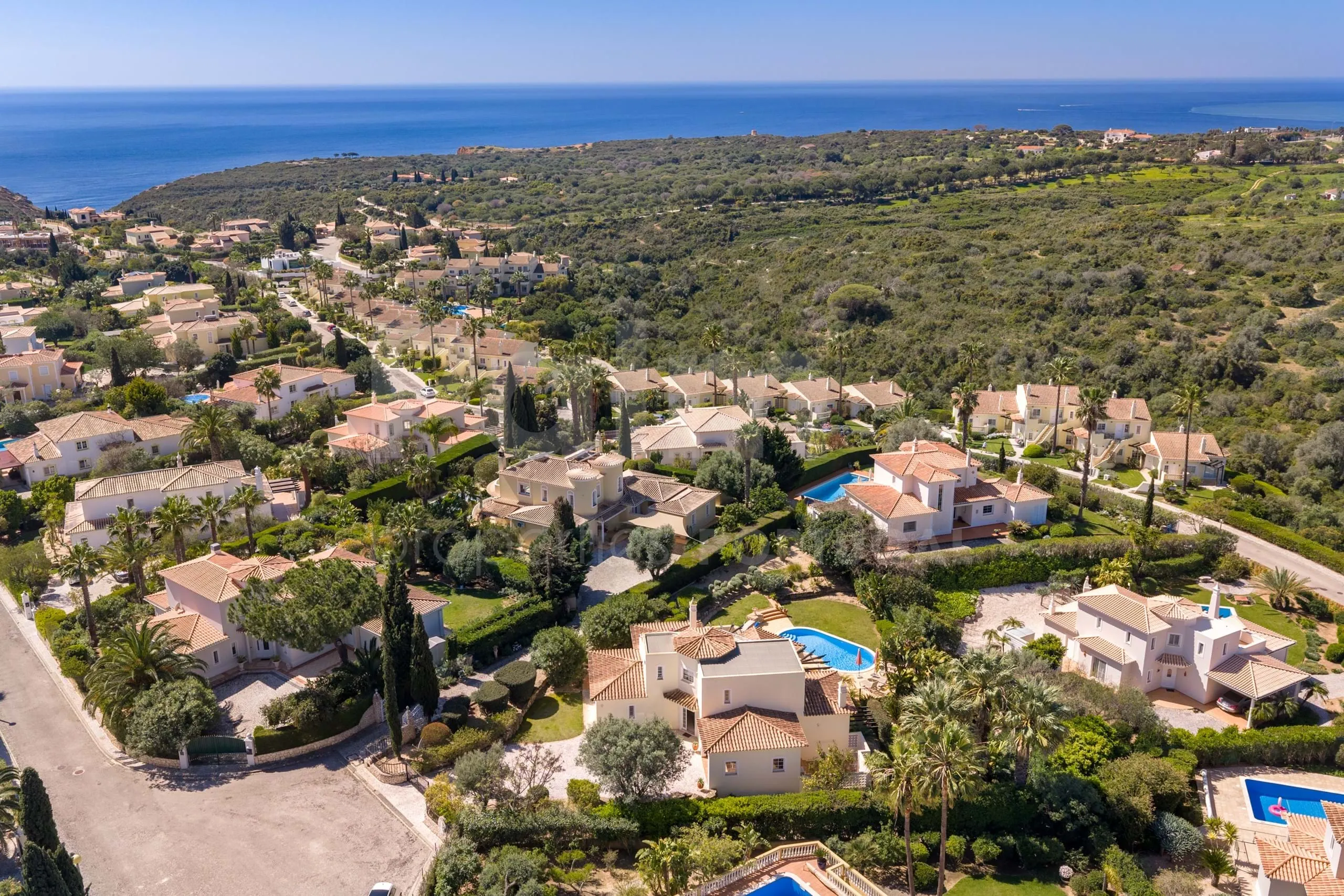 Elegante villa de 3 dormitorios con piscina y jardín cerca de la costa del Algarve - Ver imagen 69 de 70