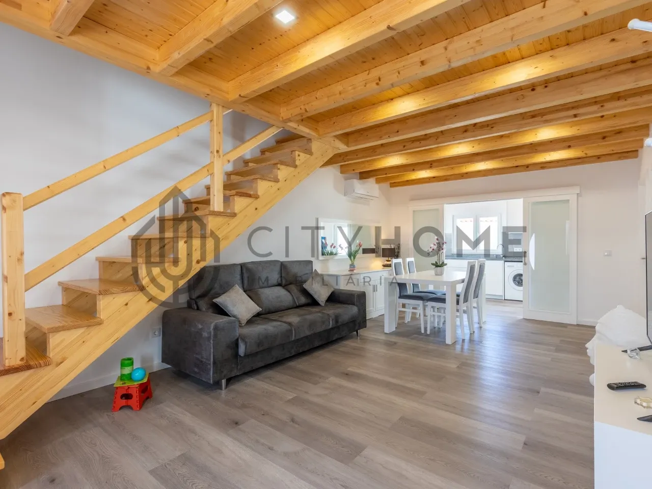 Charming Two-Storey Home with Garden and Pool in Alpalhão, Portugal - Image 3