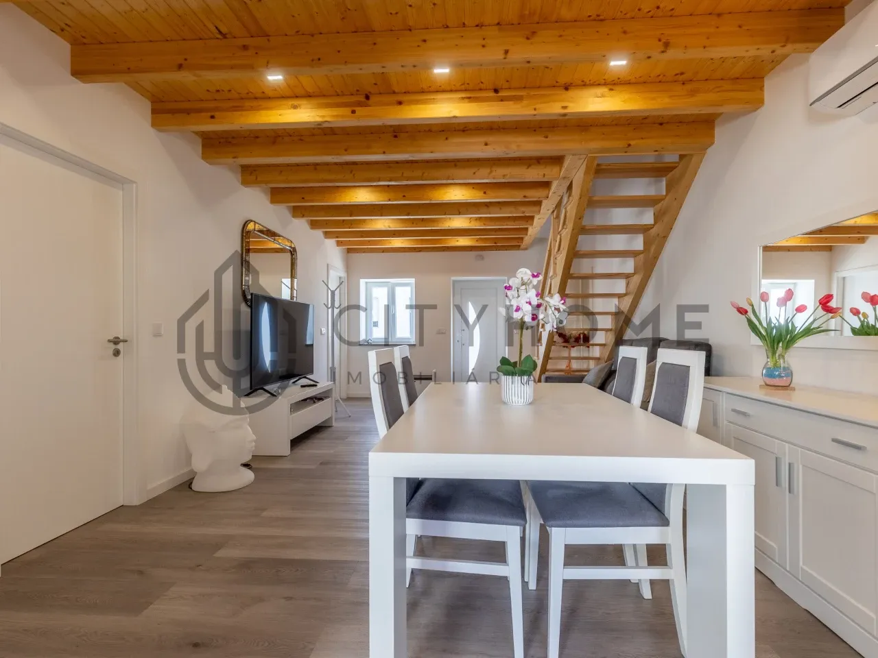 Charming Two-Storey Home with Garden and Pool in Alpalhão, Portugal - Image 5