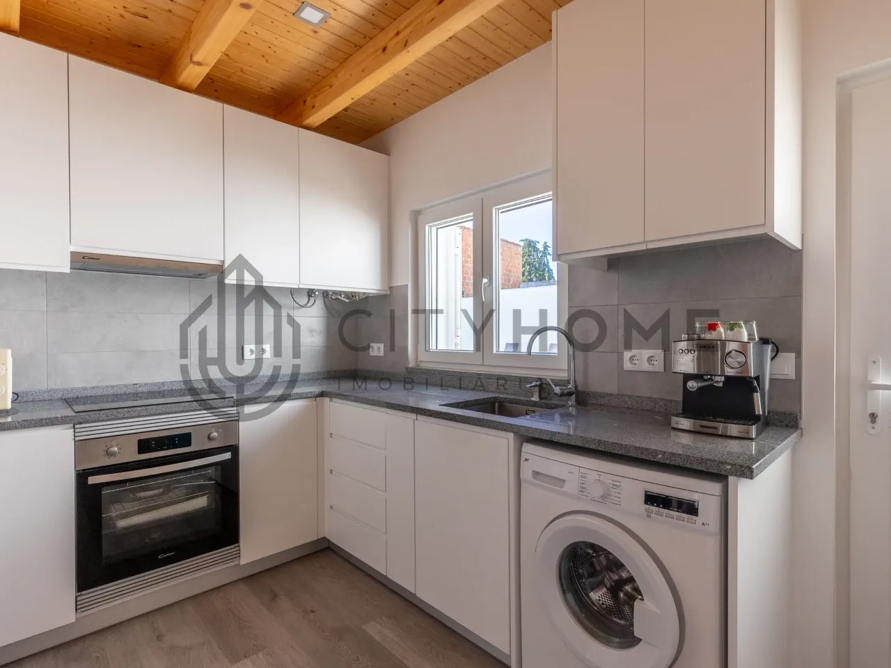 Charming Two-Storey Home with Garden and Pool in Alpalhão, Portugal - View image 7 of 33