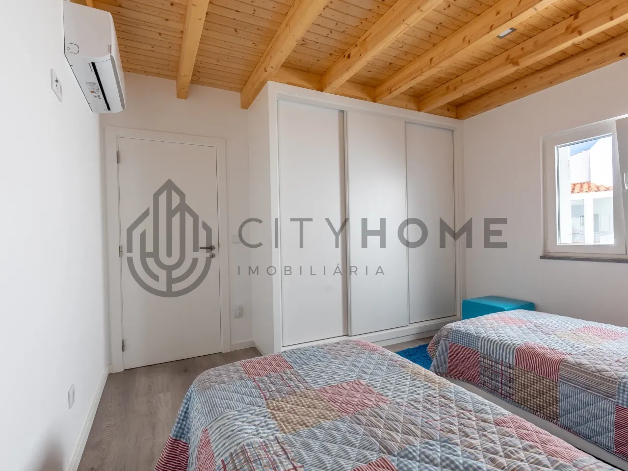 Charming Two-Storey Home with Garden and Pool in Alpalhão, Portugal - View image 10 of 33