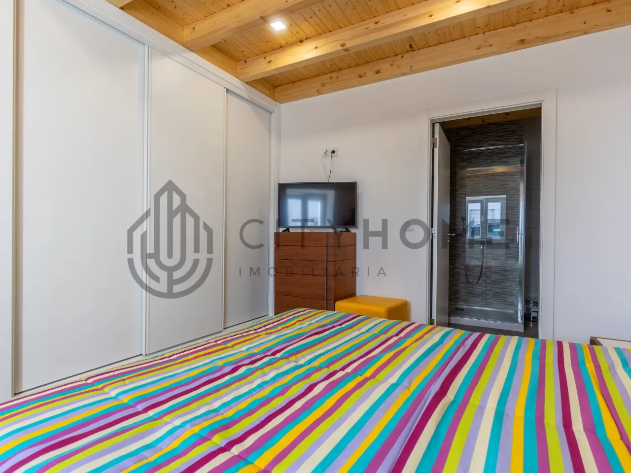 Charming Two-Storey Home with Garden and Pool in Alpalhão, Portugal - View image 17 of 33