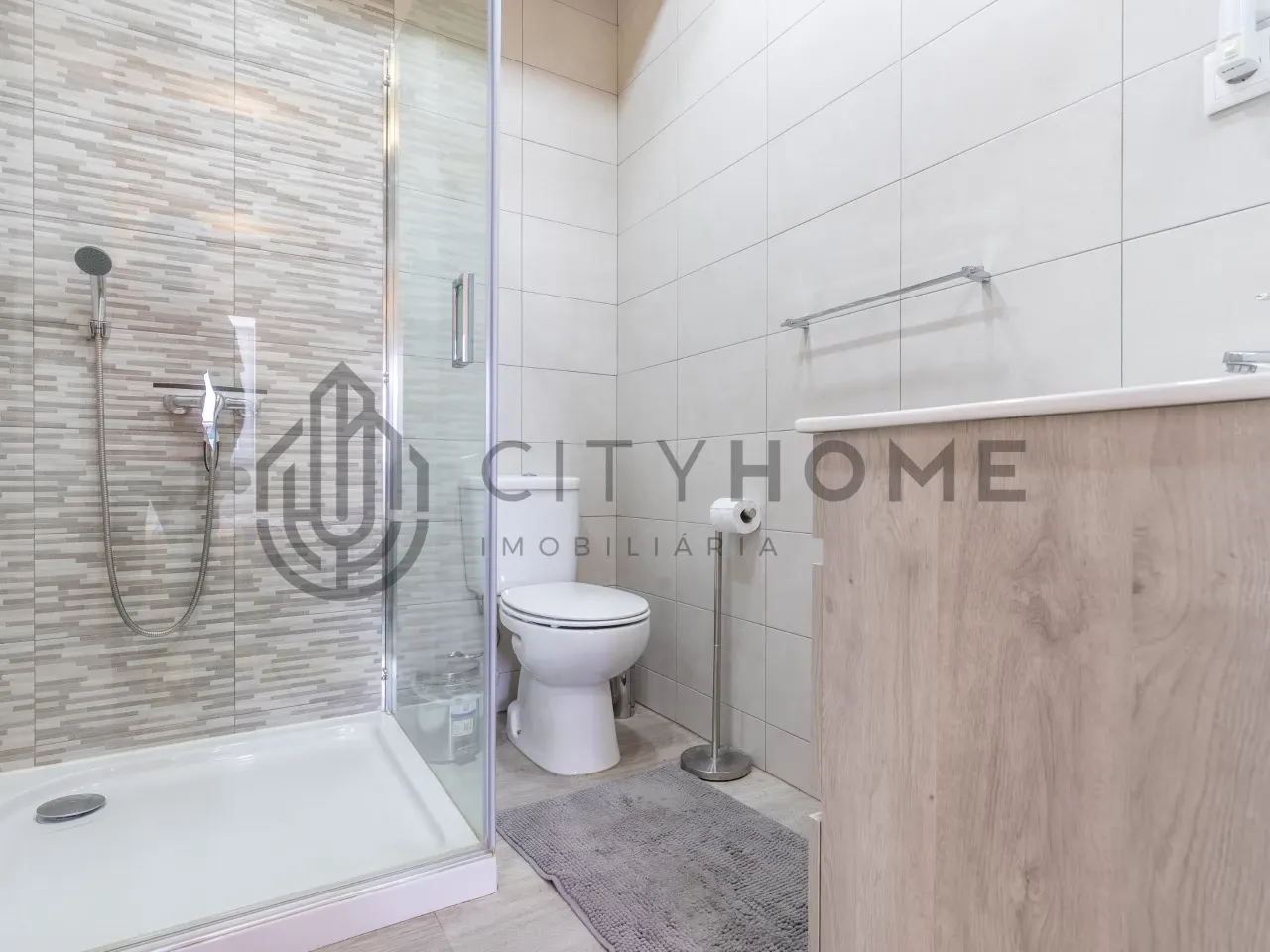 Charming Two-Storey Home with Garden and Pool in Alpalhão, Portugal - View image 18 of 33