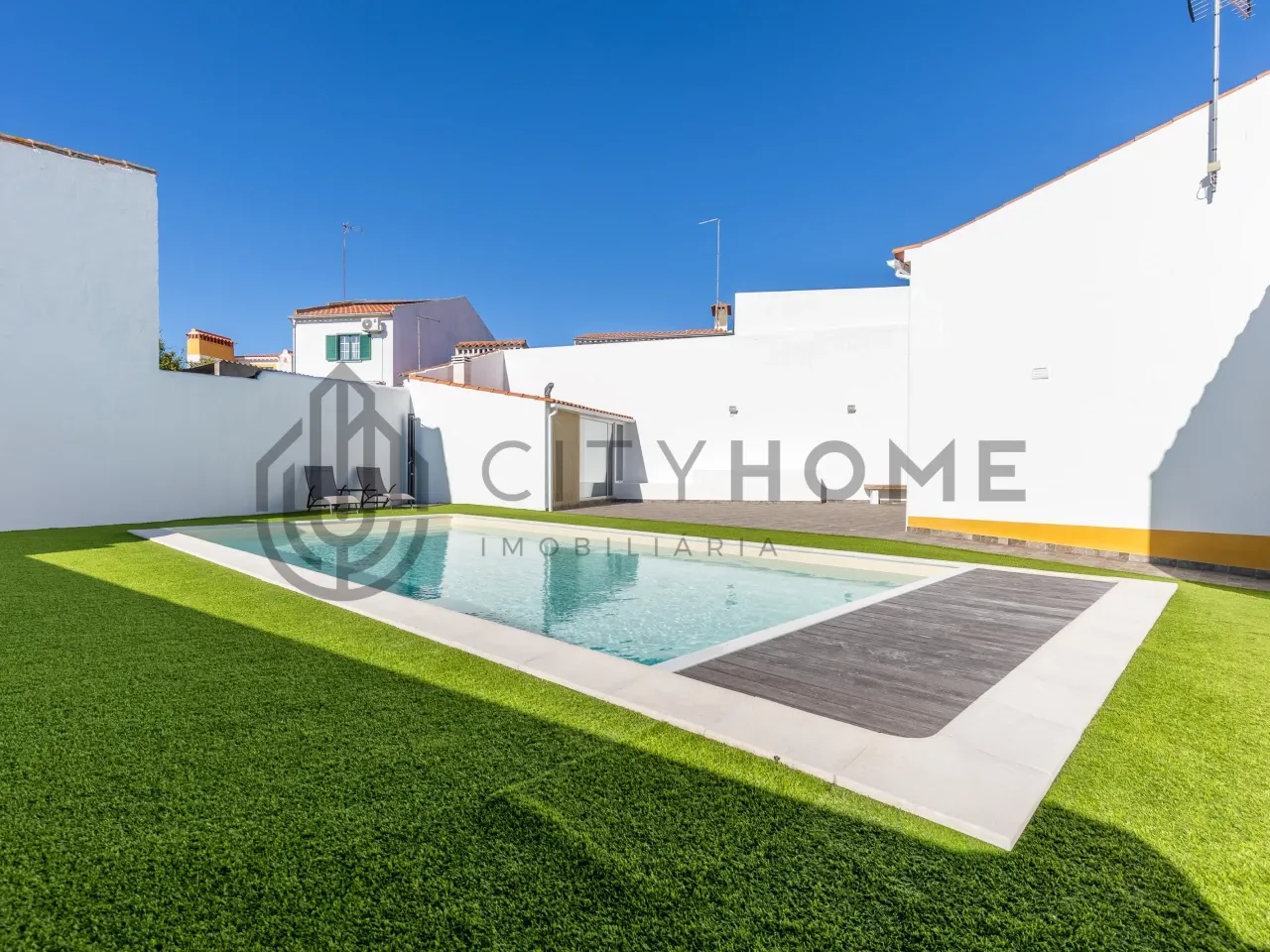 Charming Two-Storey Home with Garden and Pool in Alpalhão, Portugal - View image 20 of 33