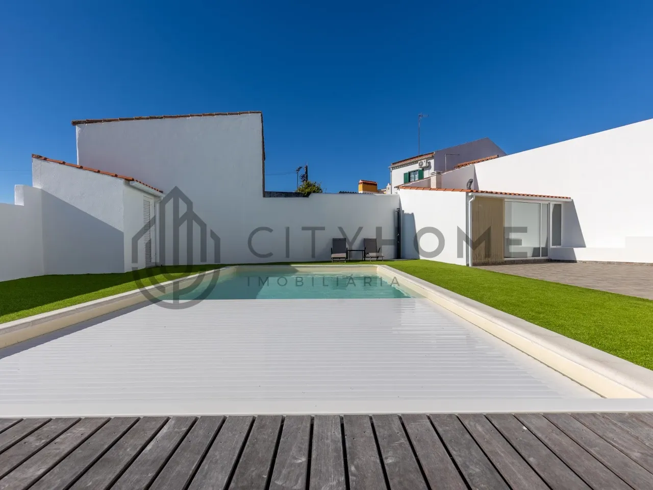 Charming Two-Storey Home with Garden and Pool in Alpalhão, Portugal - View image 22 of 33