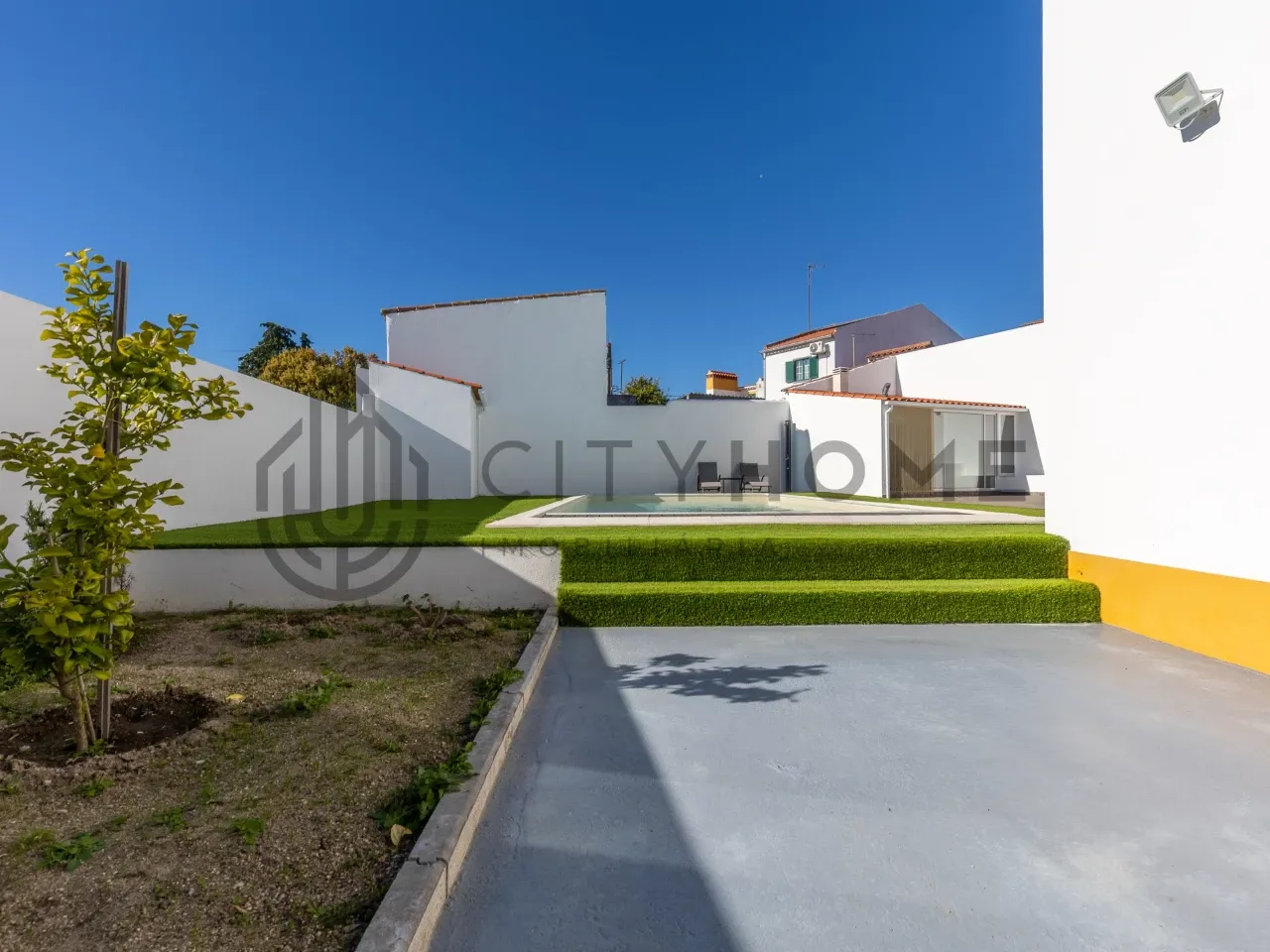Charming Two-Storey Home with Garden and Pool in Alpalhão, Portugal - View image 23 of 33