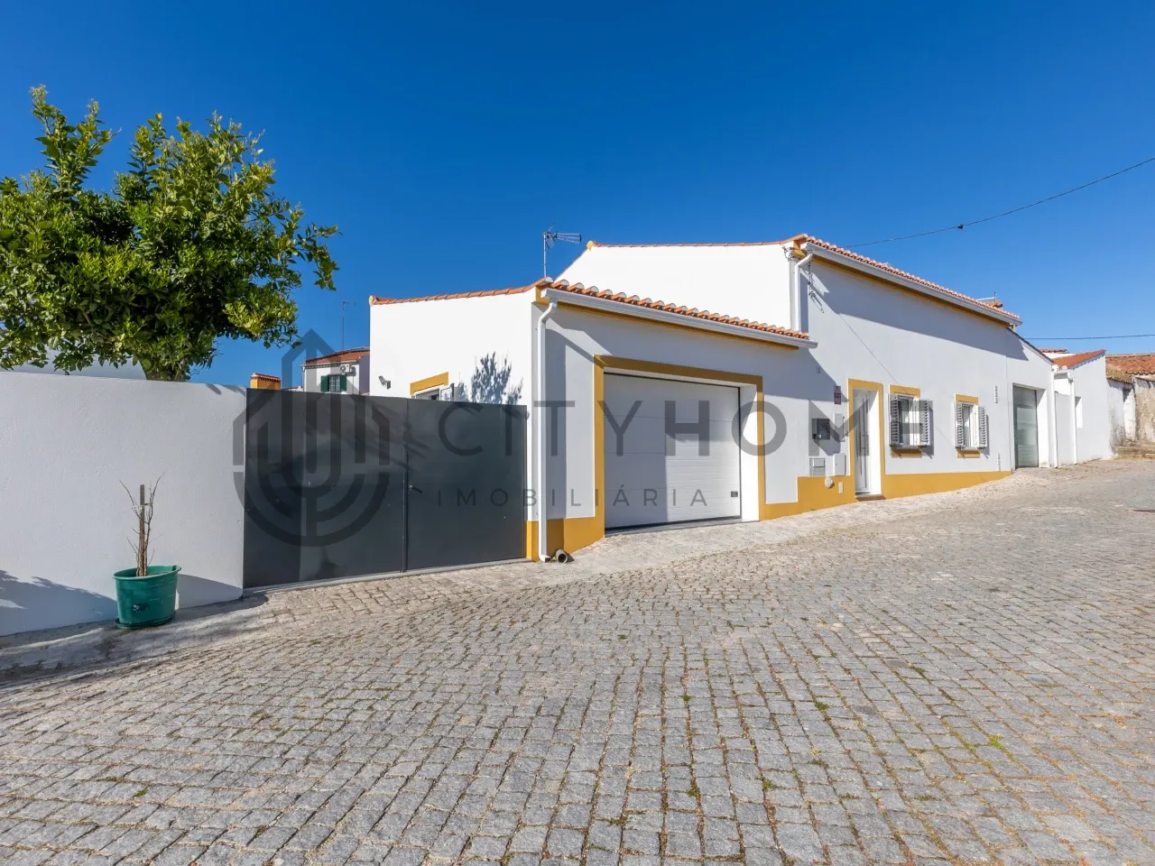 Charming Two-Storey Home with Garden and Pool in Alpalhão, Portugal - View image 27 of 33