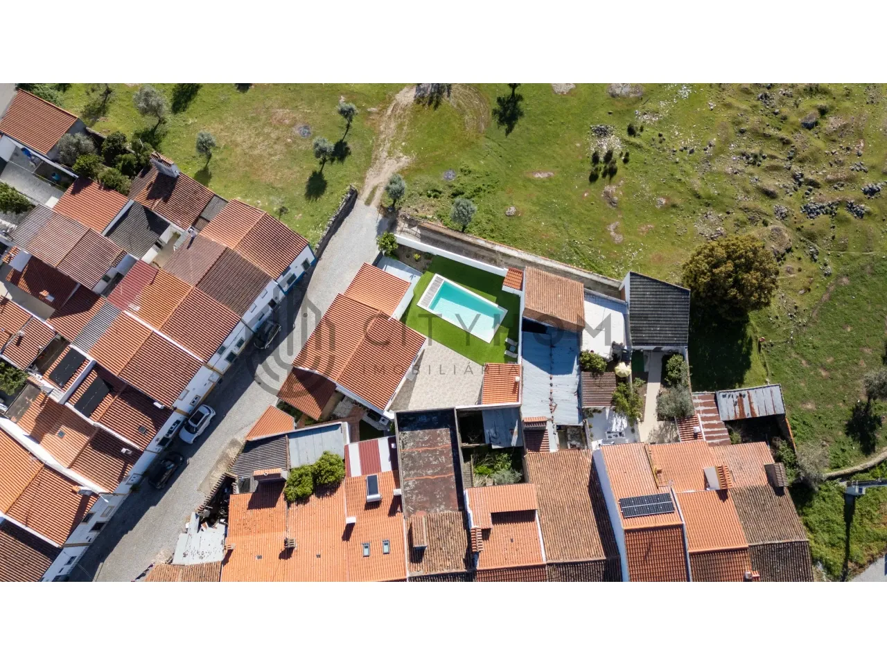 Charming Two-Storey Home with Garden and Pool in Alpalhão, Portugal - View image 32 of 33