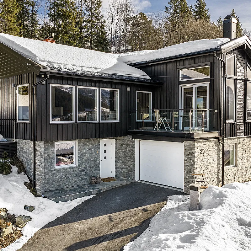 Renovated 4-Bedroom House in Hemsedal with Mountain Views and Spacious Garden