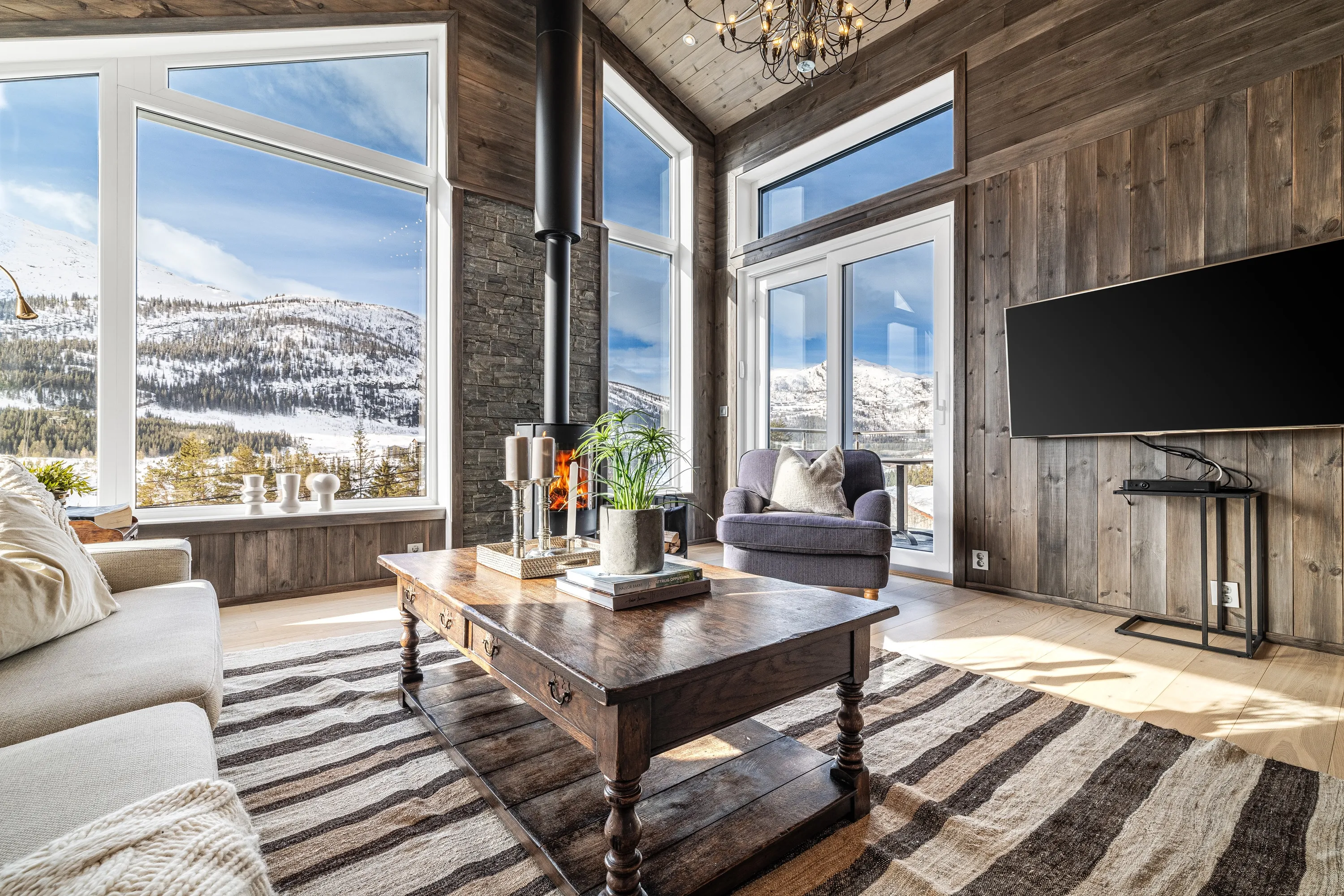 Renovated 4-Bedroom House in Hemsedal with Mountain Views and Spacious Garden - Image 4
