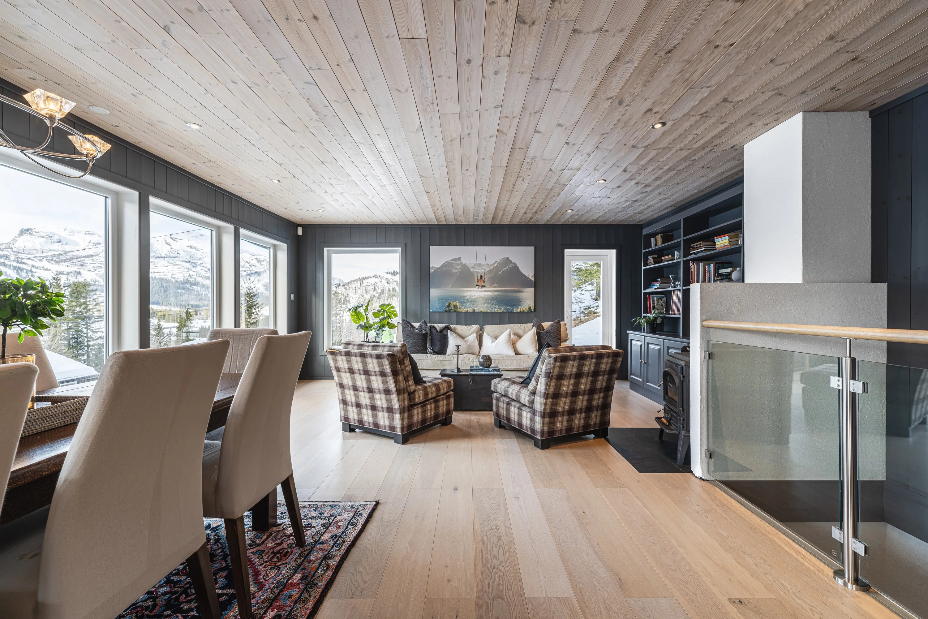 Renovated 4-Bedroom House in Hemsedal with Mountain Views and Spacious Garden - View image 6 of 51