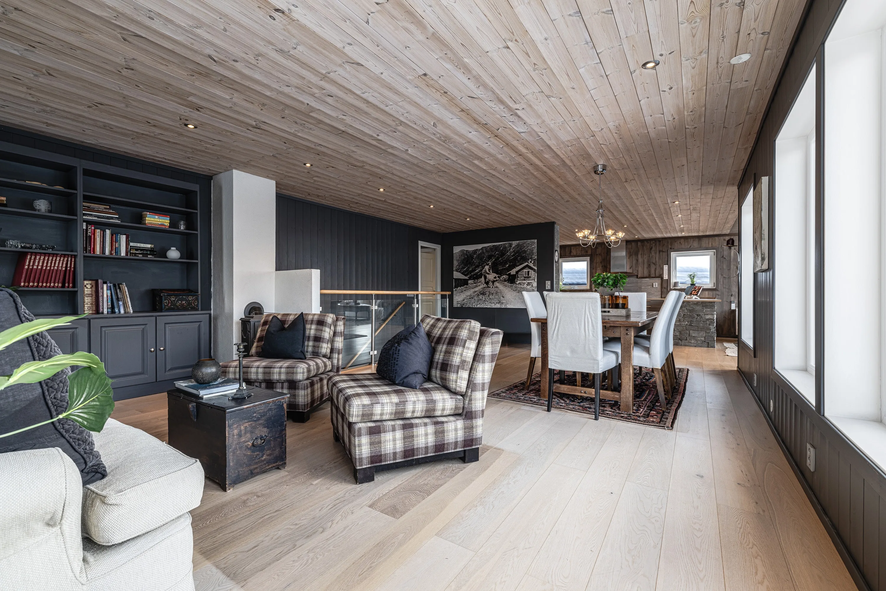 Renovated 4-Bedroom House in Hemsedal with Mountain Views and Spacious Garden - View image 13 of 51