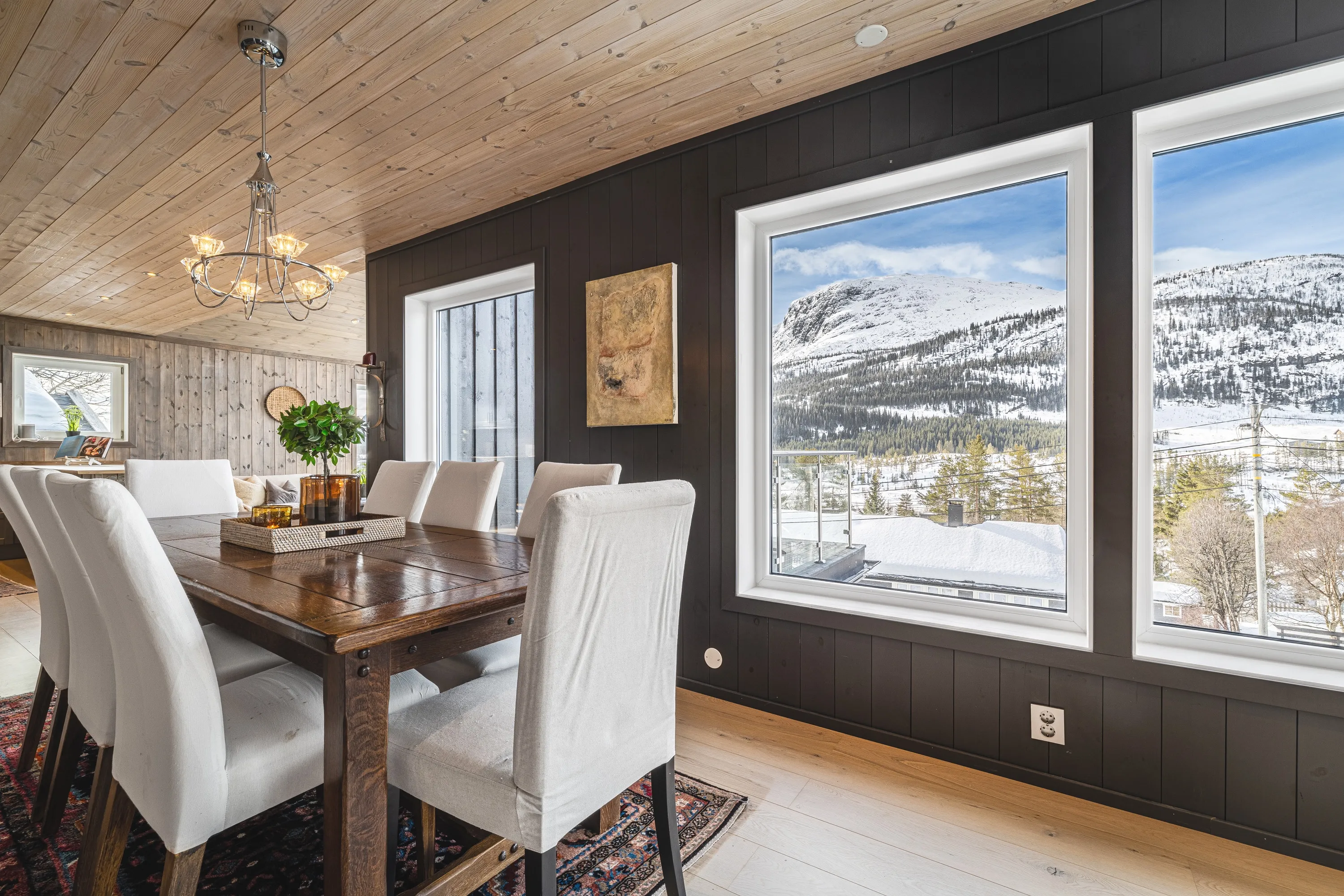Renovated 4-Bedroom House in Hemsedal with Mountain Views and Spacious Garden - View image 14 of 51