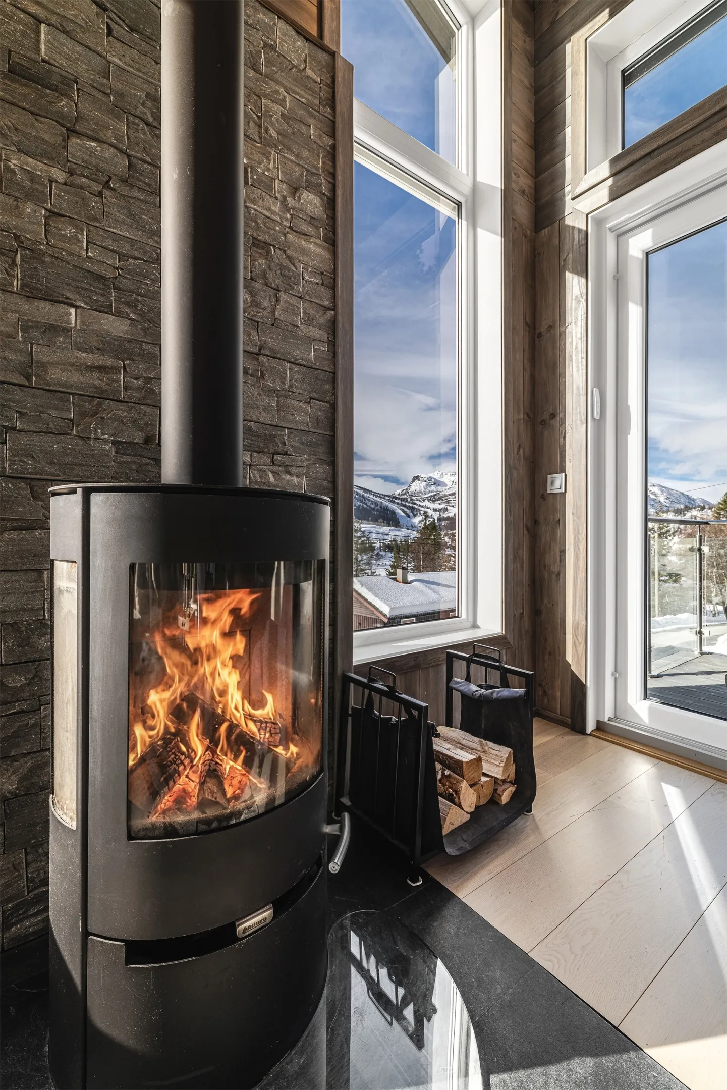 Renovated 4-Bedroom House in Hemsedal with Mountain Views and Spacious Garden - View image 24 of 51