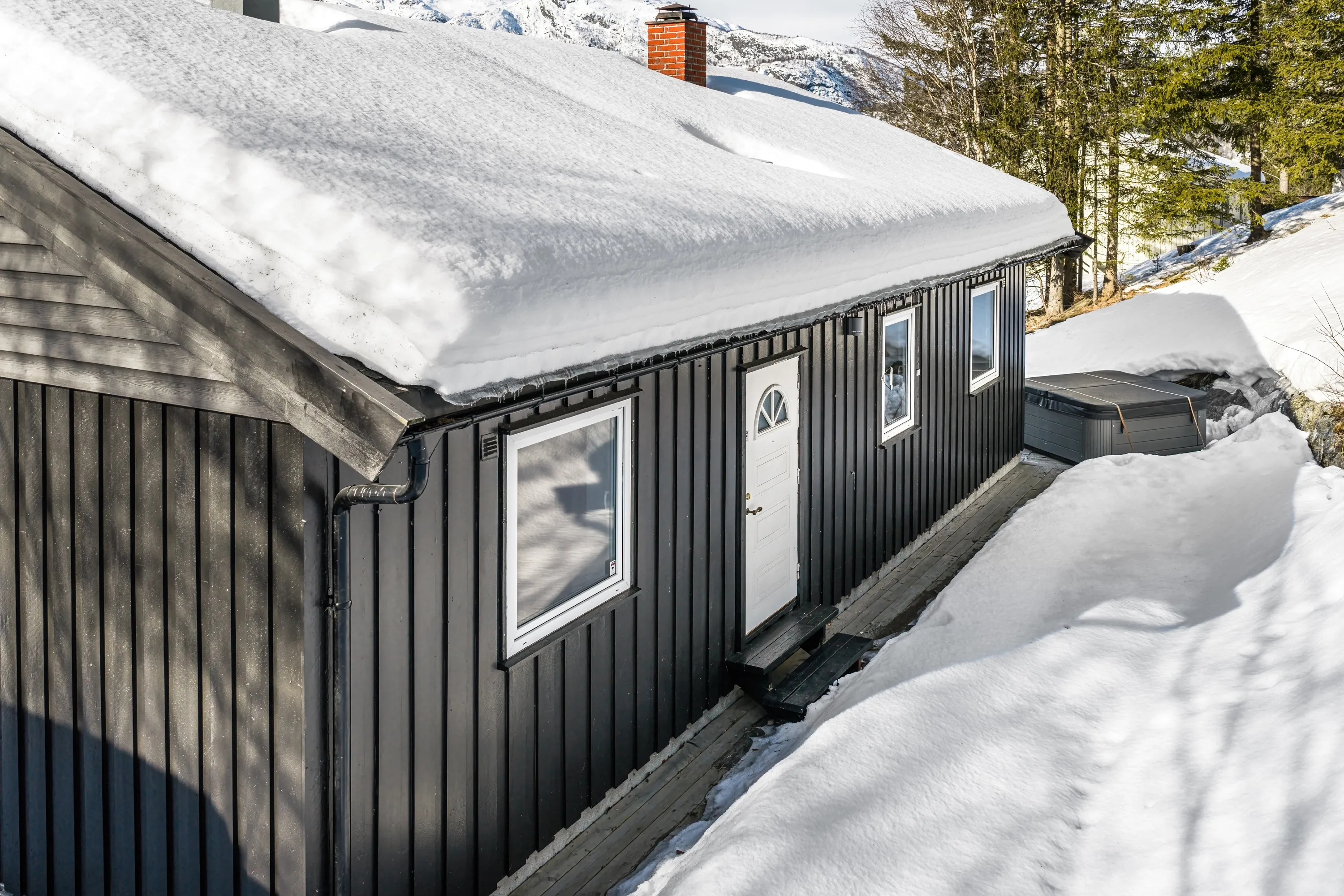 Renovated 4-Bedroom House in Hemsedal with Mountain Views and Spacious Garden - View image 32 of 51