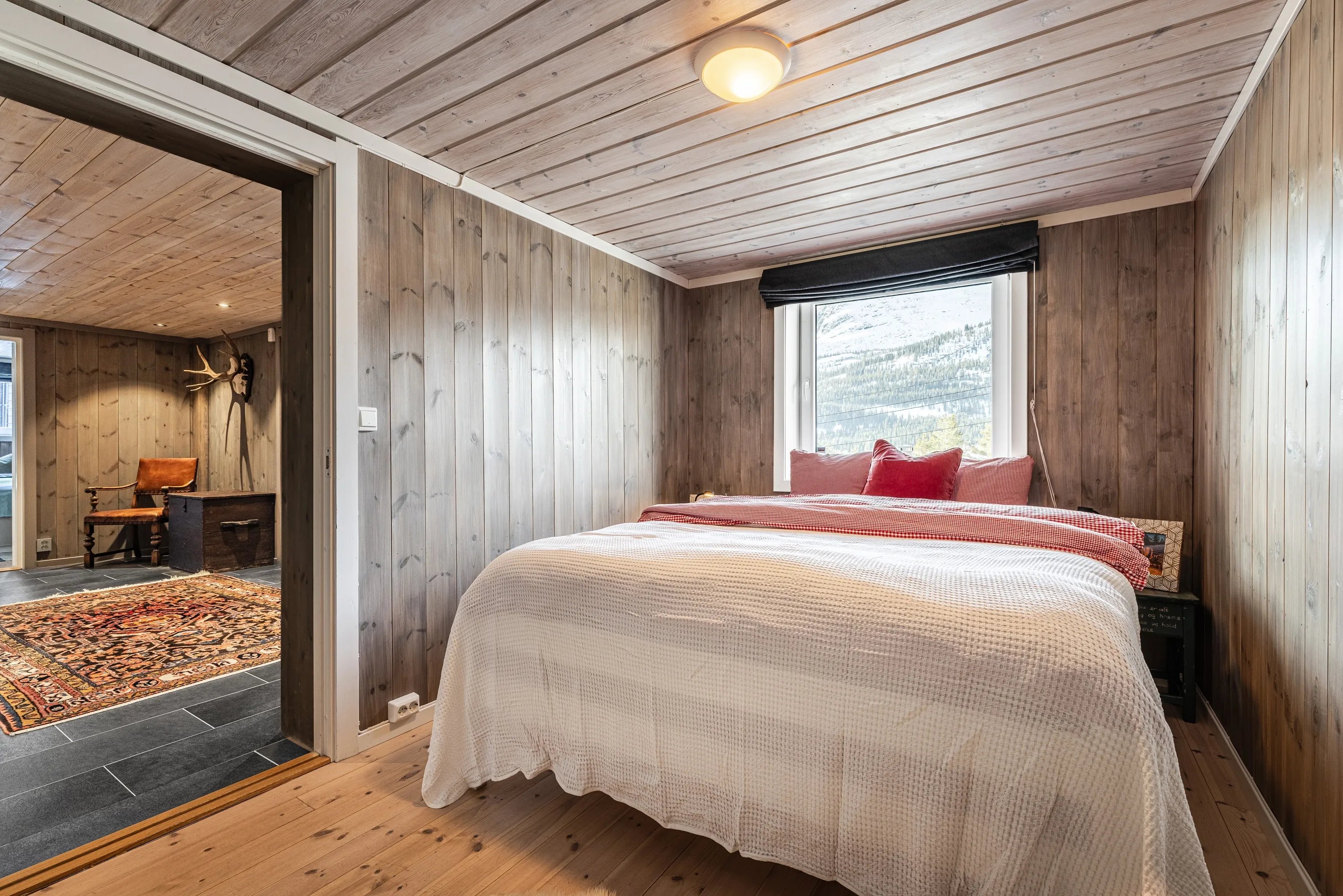 Renovated 4-Bedroom House in Hemsedal with Mountain Views and Spacious Garden - View image 34 of 51