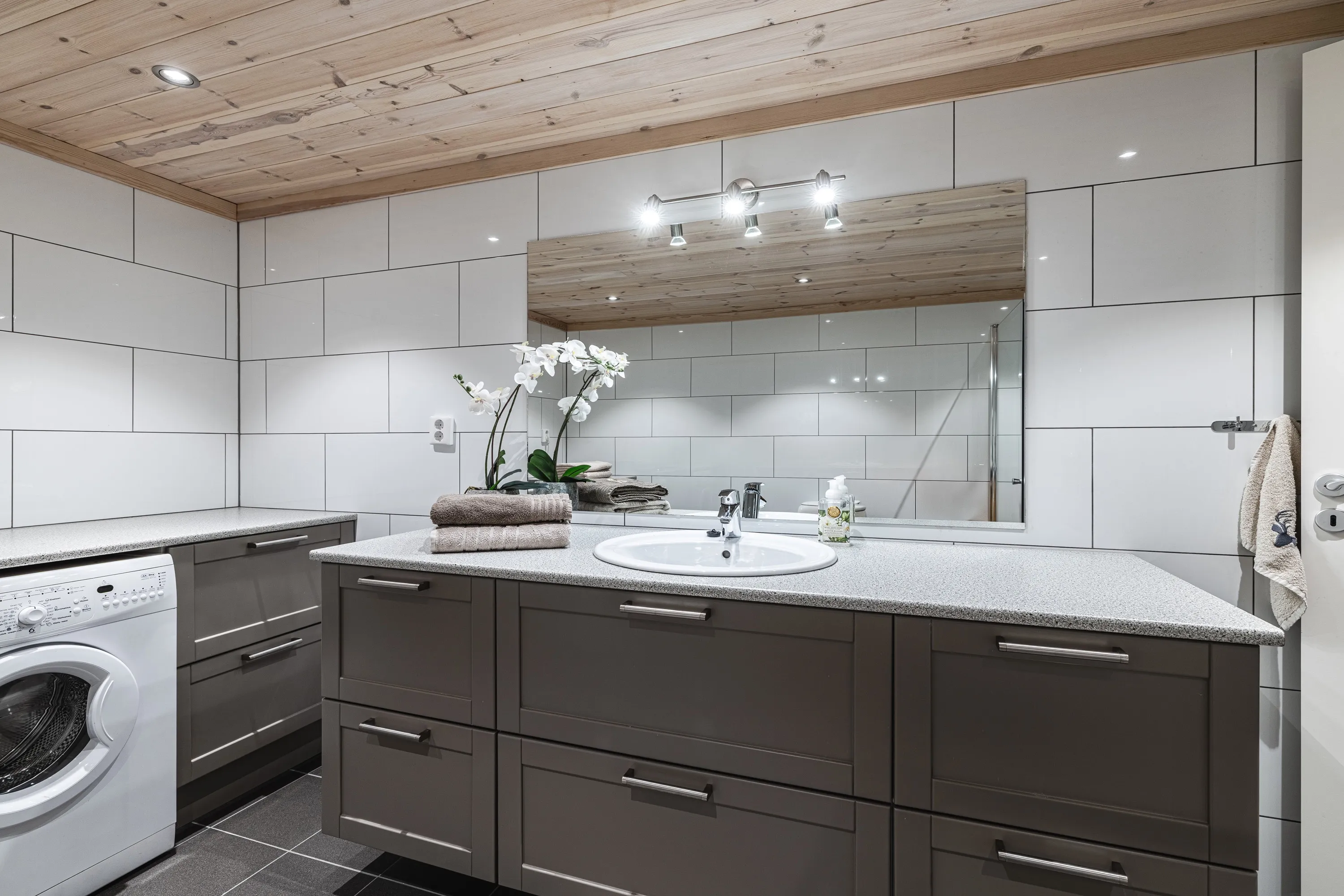 Renovated 4-Bedroom House in Hemsedal with Mountain Views and Spacious Garden - View image 38 of 51