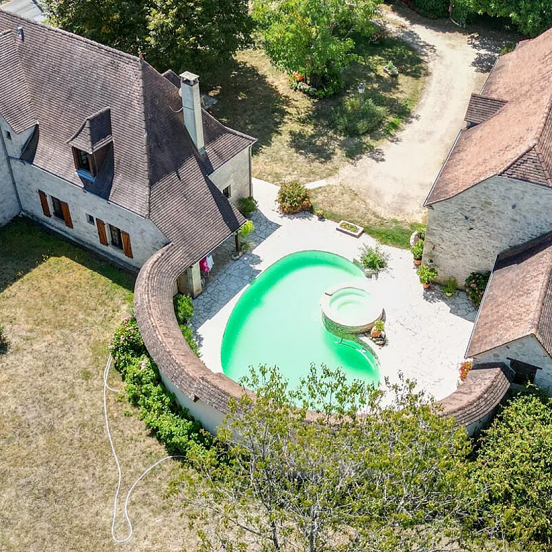 stenhus fra 1850'erne med pool og lade i Souillac, 4 soveværelser