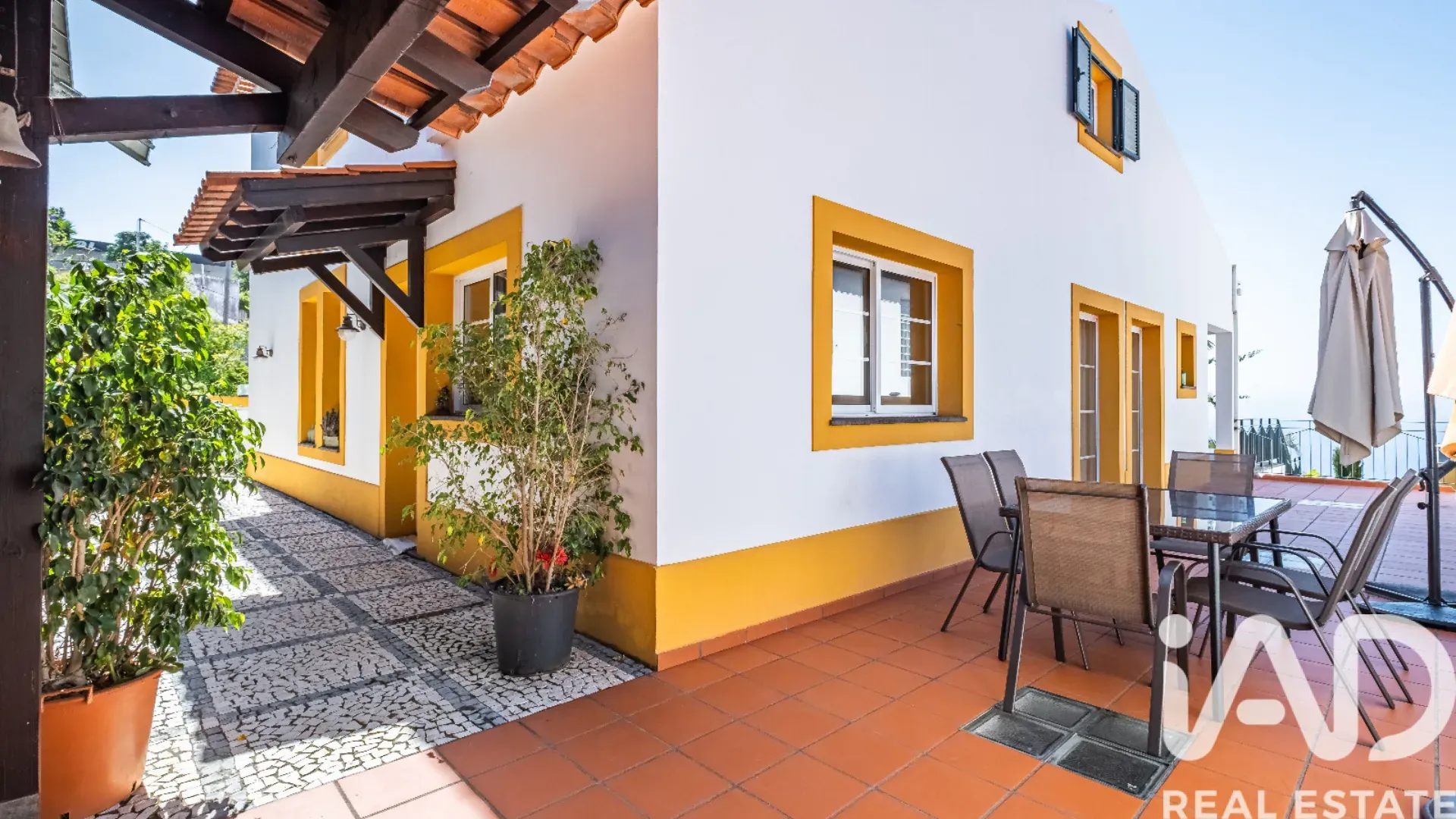 Spacious 5-Bedroom House with Garden and Terrace in Funchal, Portugal - Image 1