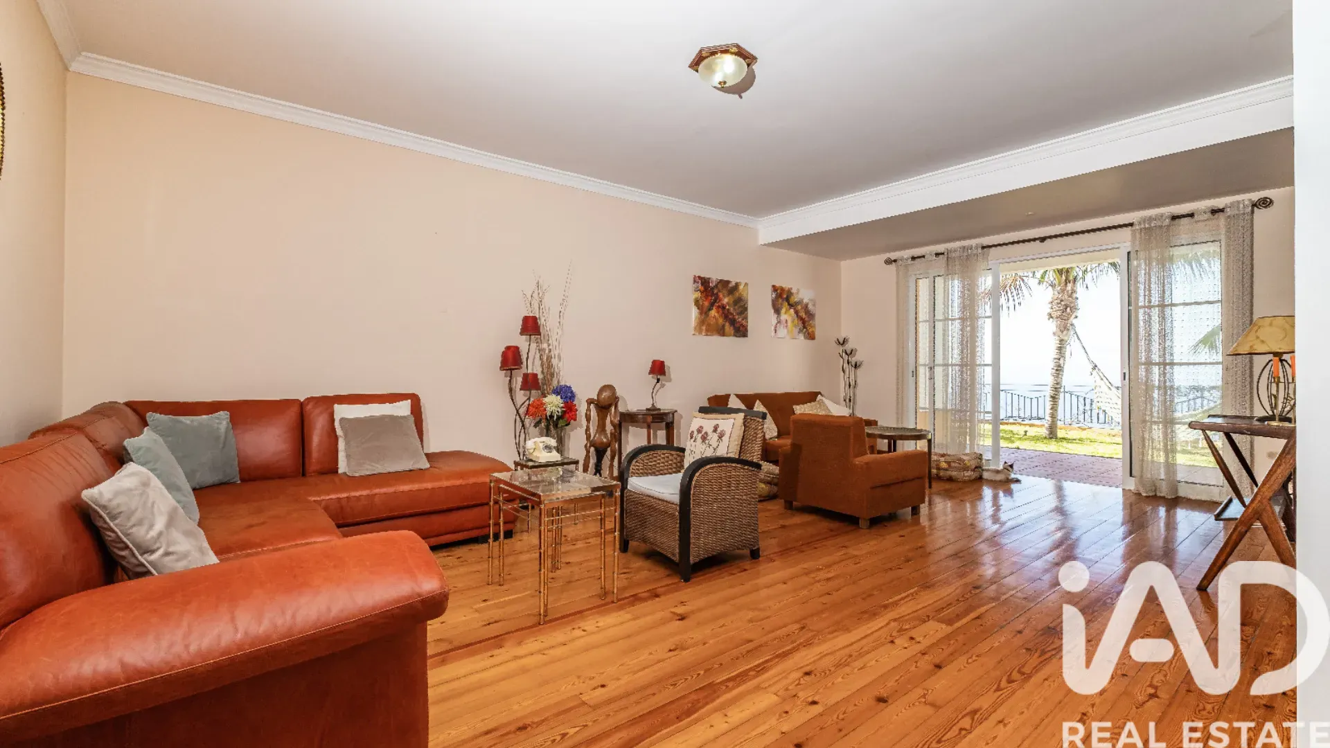 Spacious 5-Bedroom House with Garden and Terrace in Funchal, Portugal - Image 4