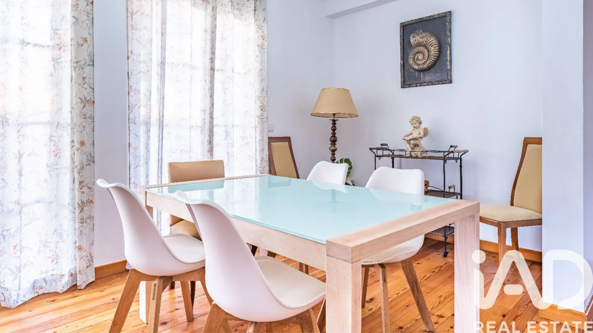 Spacious 5-Bedroom House with Garden and Terrace in Funchal, Portugal - View image 6 of 30