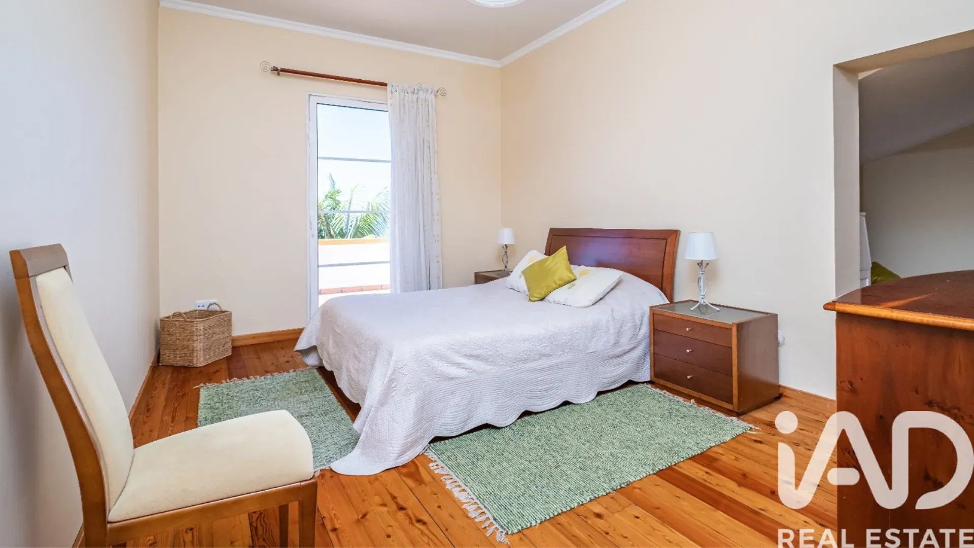 Spacious 5-Bedroom House with Garden and Terrace in Funchal, Portugal - View image 7 of 30