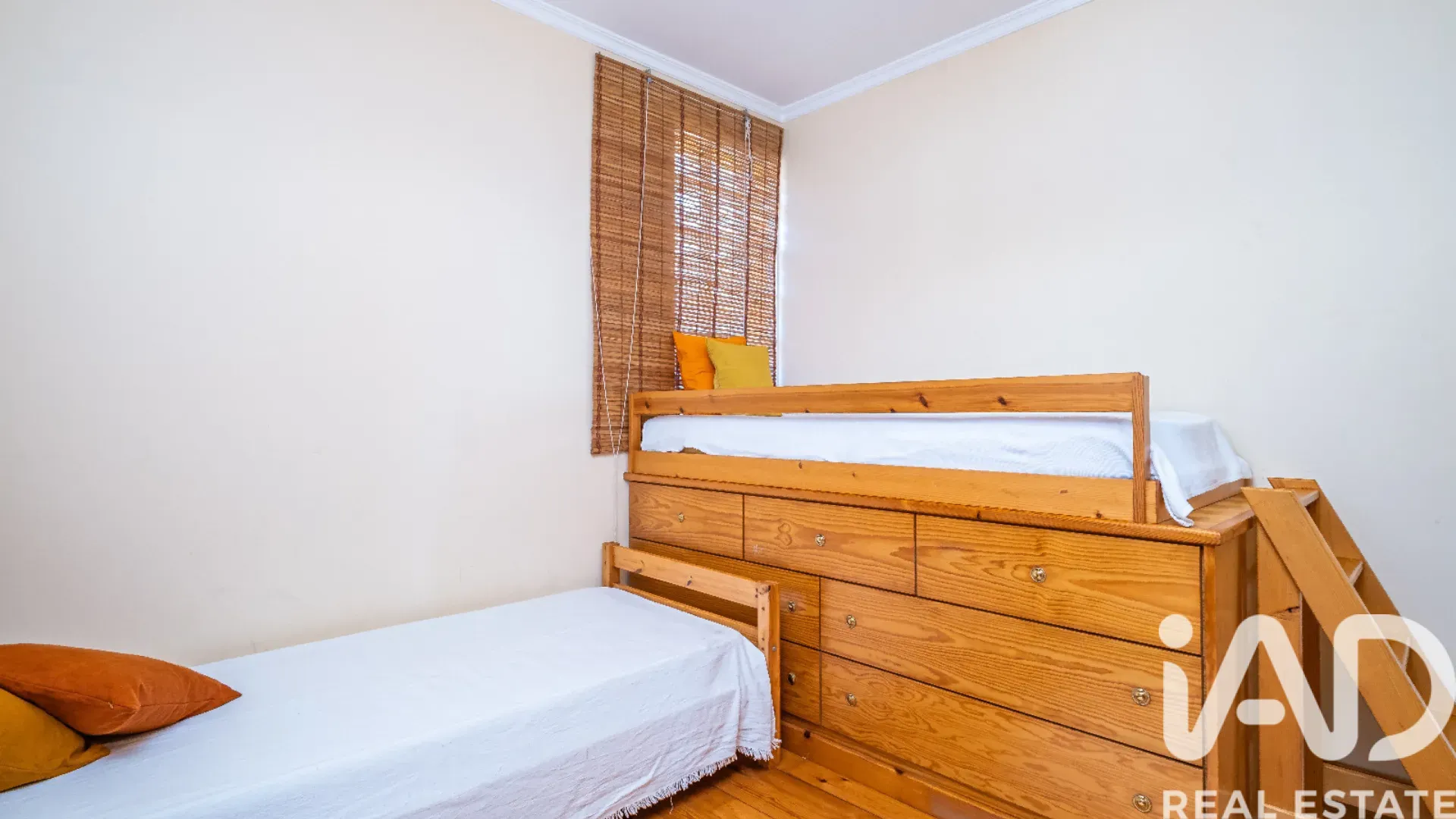 Spacious 5-Bedroom House with Garden and Terrace in Funchal, Portugal - View image 9 of 30