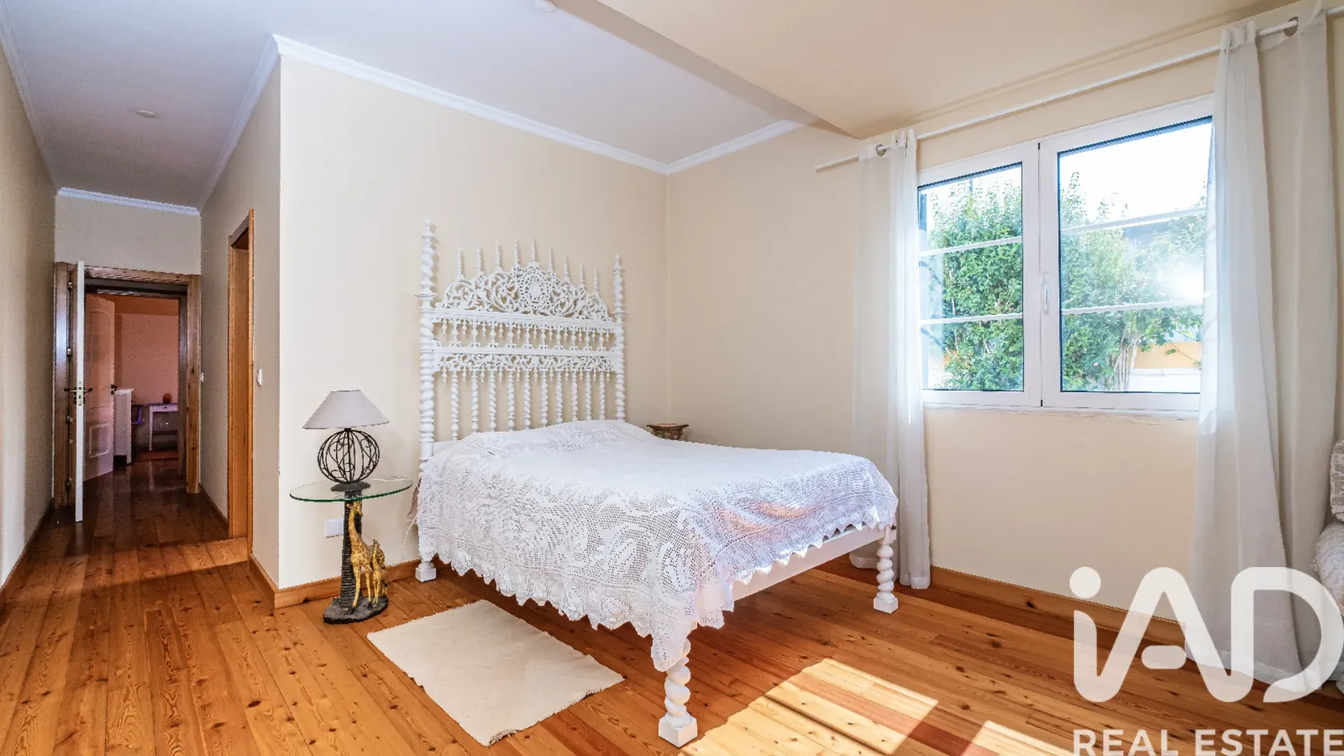 Spacious 5-Bedroom House with Garden and Terrace in Funchal, Portugal - View image 13 of 30