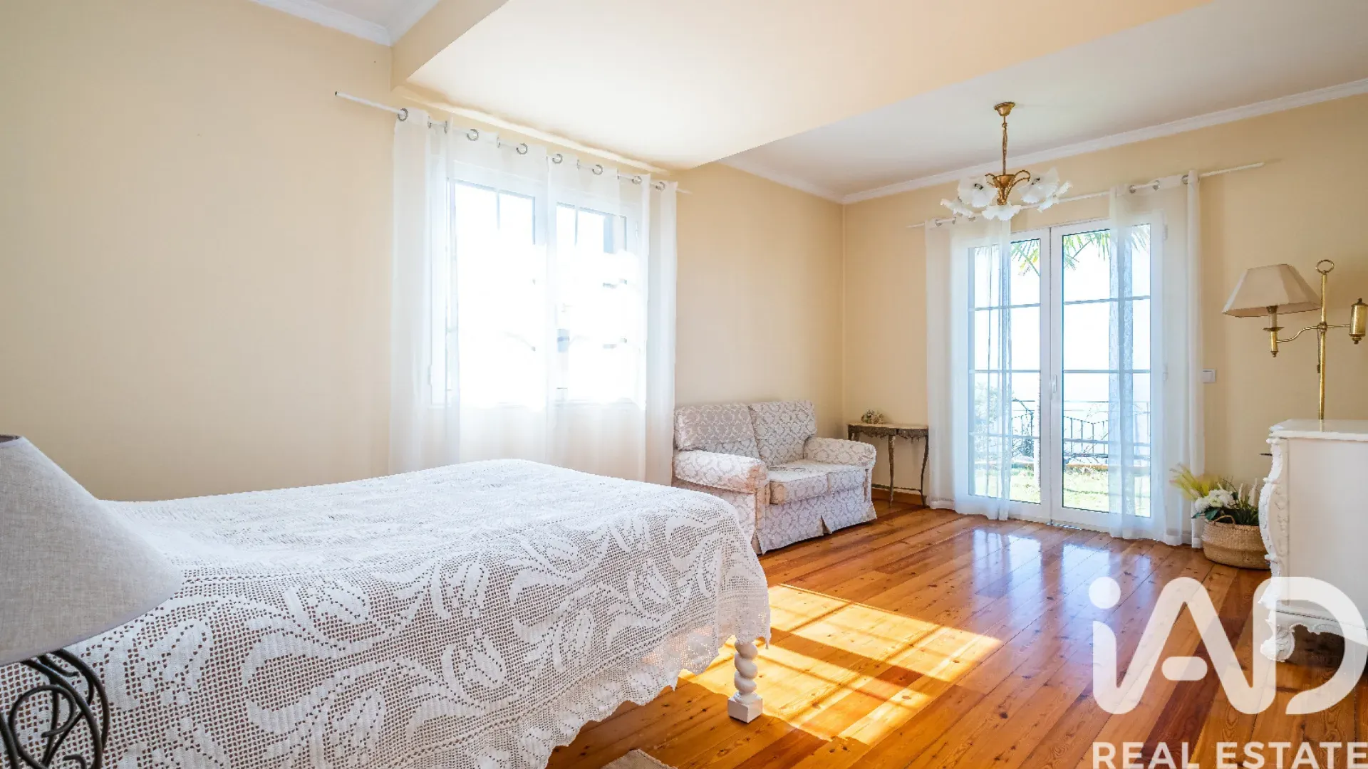 Spacious 5-Bedroom House with Garden and Terrace in Funchal, Portugal - View image 14 of 30