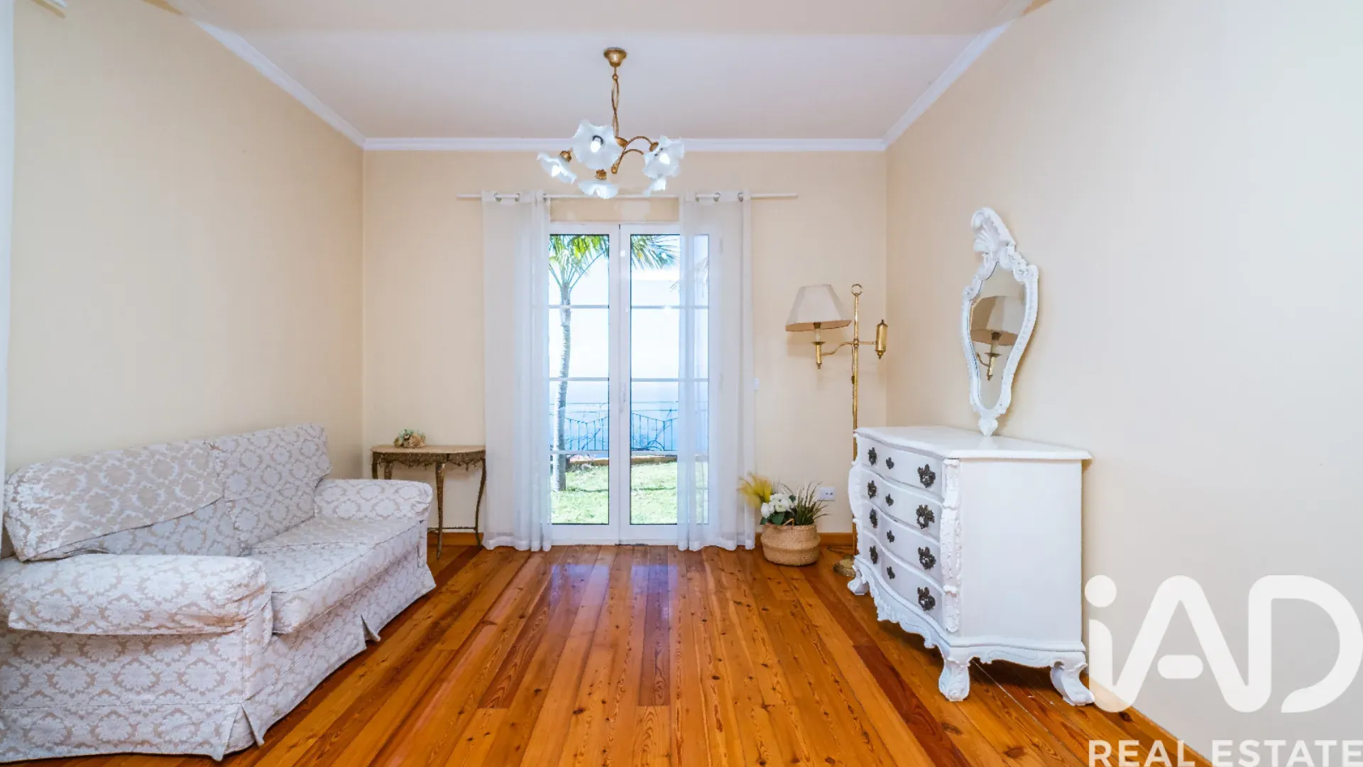 Spacious 5-Bedroom House with Garden and Terrace in Funchal, Portugal - View image 16 of 30