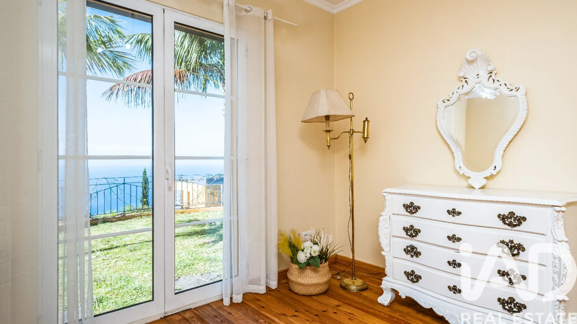 Spacious 5-Bedroom House with Garden and Terrace in Funchal, Portugal - View image 17 of 30