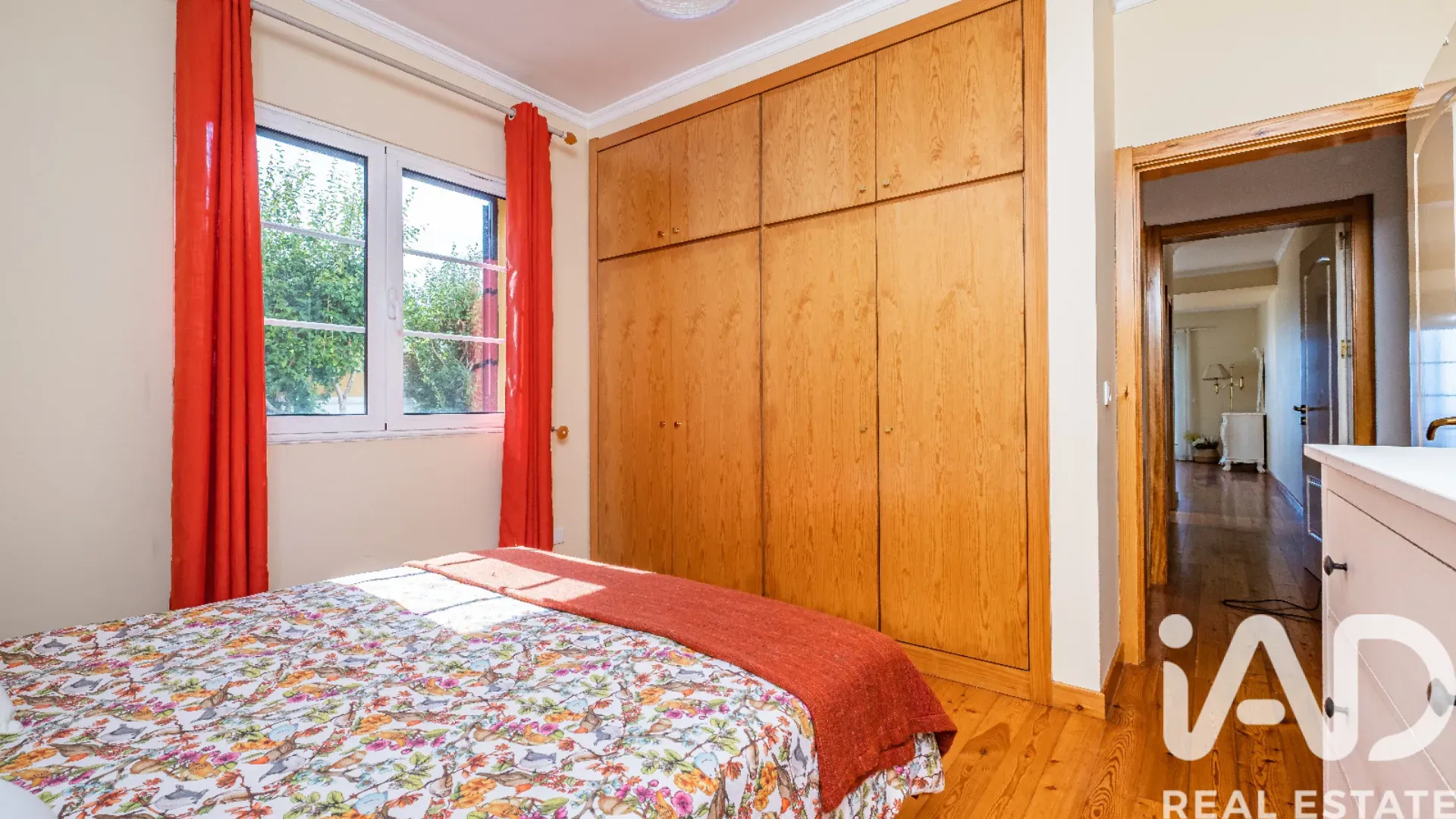 Spacious 5-Bedroom House with Garden and Terrace in Funchal, Portugal - View image 19 of 30