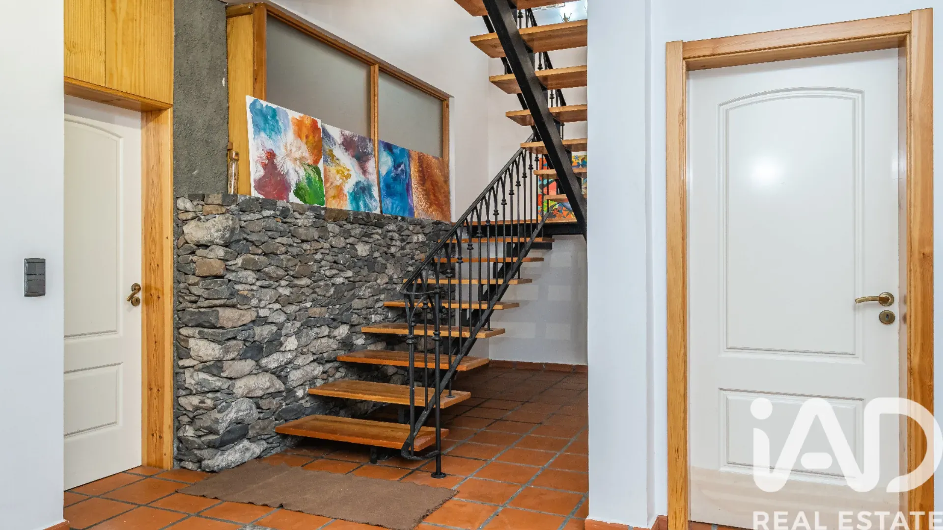 Spacious 5-Bedroom House with Garden and Terrace in Funchal, Portugal - View image 24 of 30