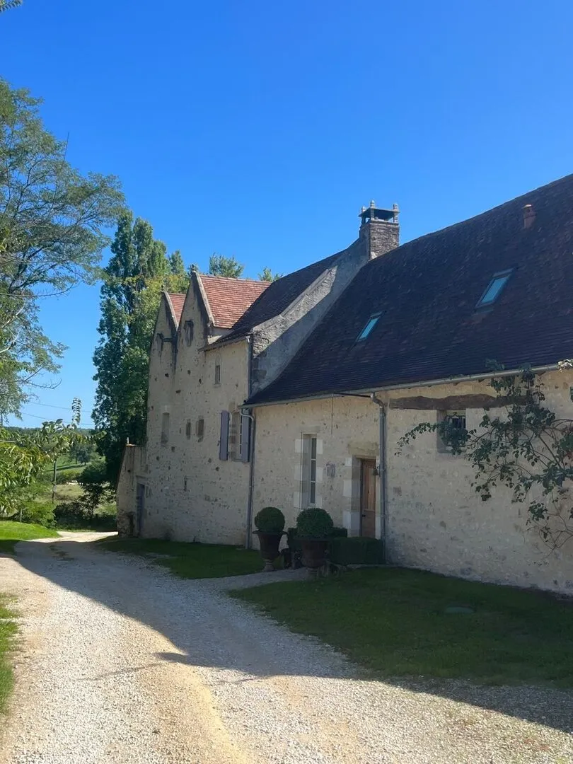 4-Bedroom Stone House with Pool in Dordogne's Historic Heart - Image 4