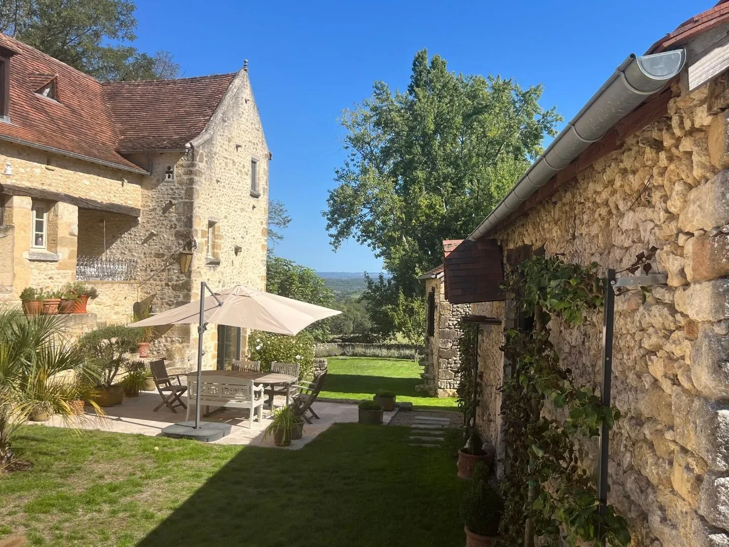 4-Bedroom Stone House with Pool in Dordogne's Historic Heart - View image 6 of 34