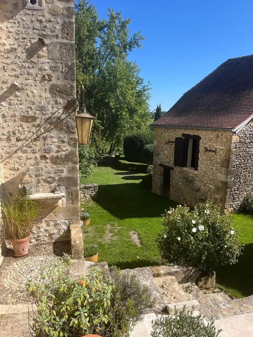 4-Bedroom Stone House with Pool in Dordogne's Historic Heart - View image 8 of 34