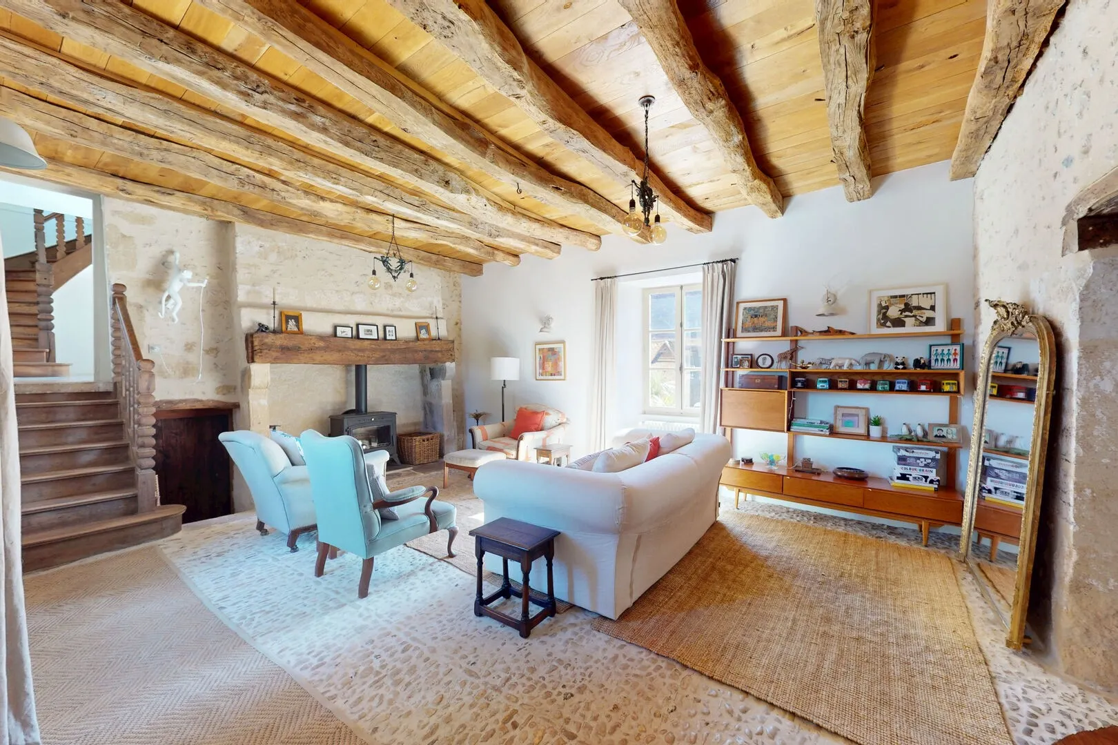 4-Bedroom Stone House with Pool in Dordogne's Historic Heart - View image 9 of 34