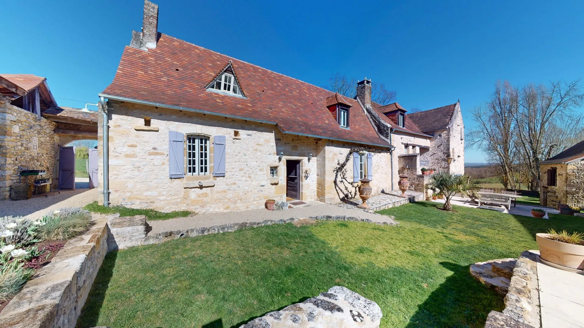 4-Bedroom Stone House with Pool in Dordogne's Historic Heart - View image 23 of 34