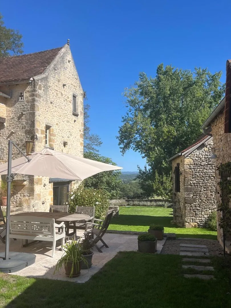 4-Bedroom Stone House with Pool in Dordogne's Historic Heart - View image 27 of 34