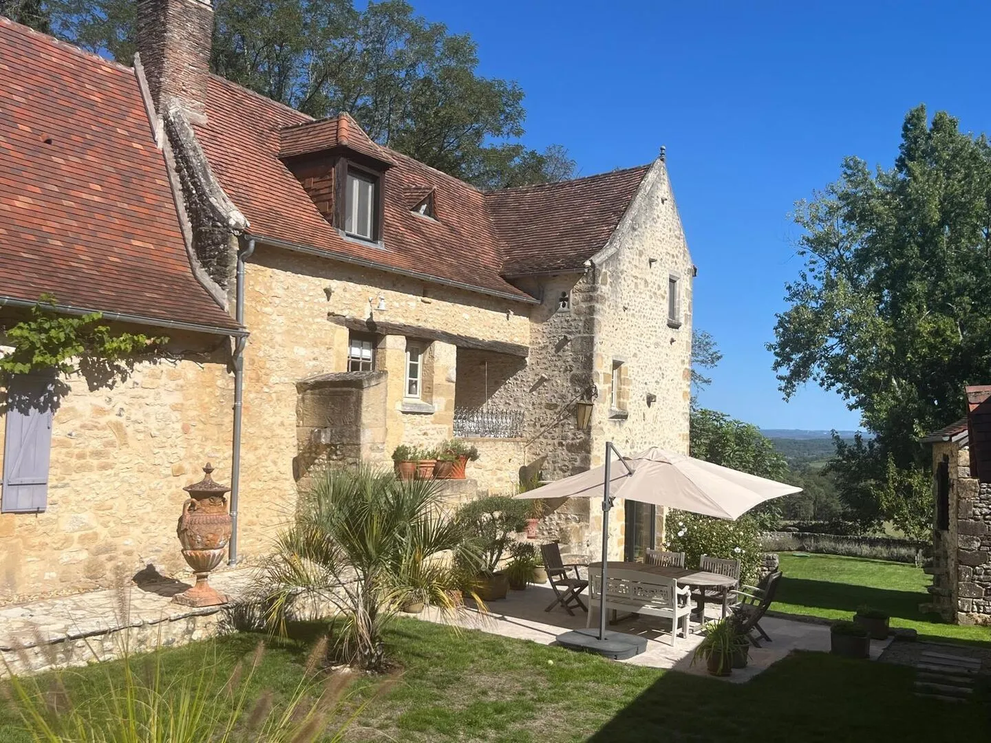 4-Bedroom Stone House with Pool in Dordogne's Historic Heart - View image 30 of 34