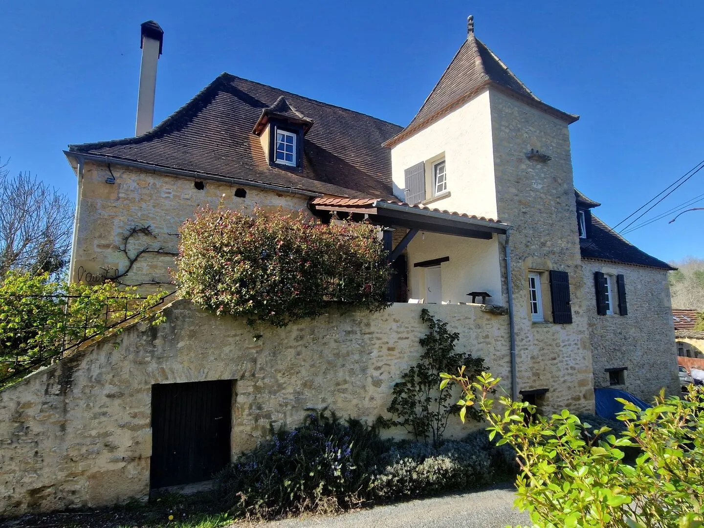 Perigordine House with Tower and Expansive Garden in Le Bugue, France - Image 3